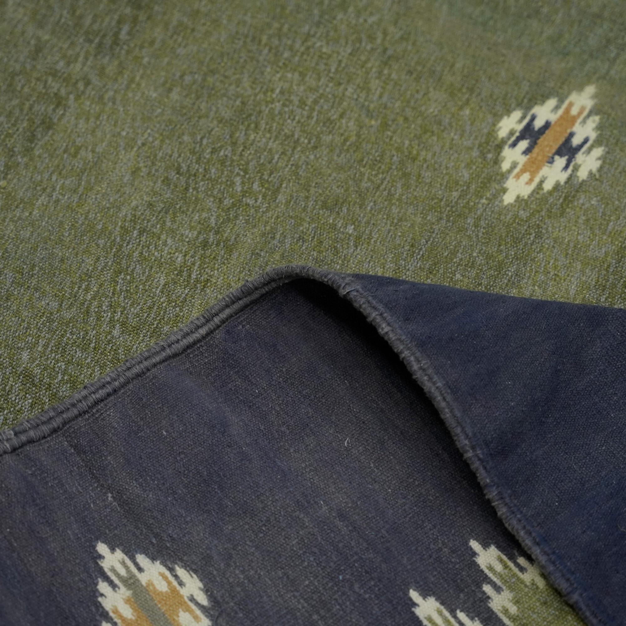 Tappeto solido d'epoca sovradimensionato in Greene & Greene con bordo blu  Rug & Kilim In condizioni buone in vendita a Long Island City, NY