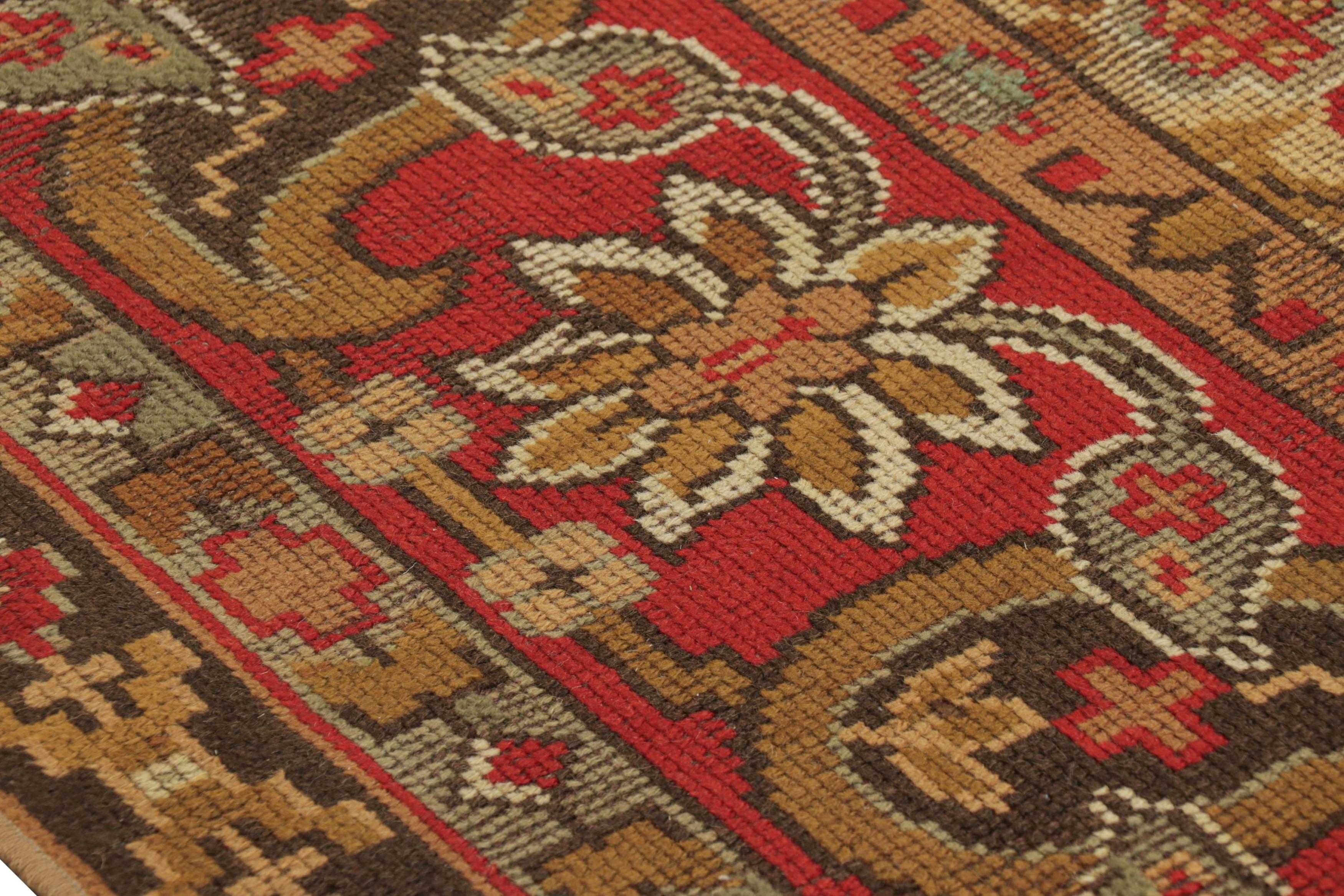 Übergroßer Vintage-Donegal-Teppich in Gold und Rot mit Blumenmustern - Rug & Kilim im Angebot 1
