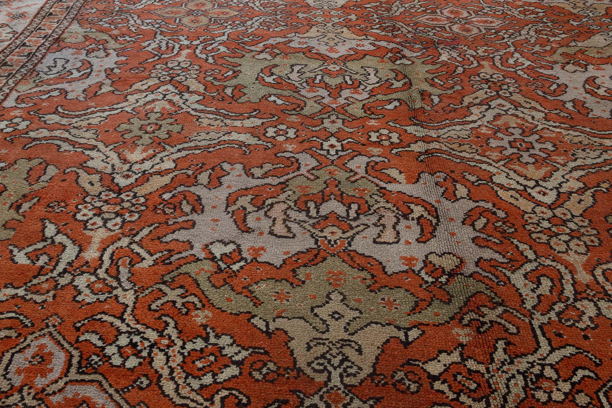 Oversized Vintage English Axminster Handmade Rug In Good Condition For Sale In New York, NY