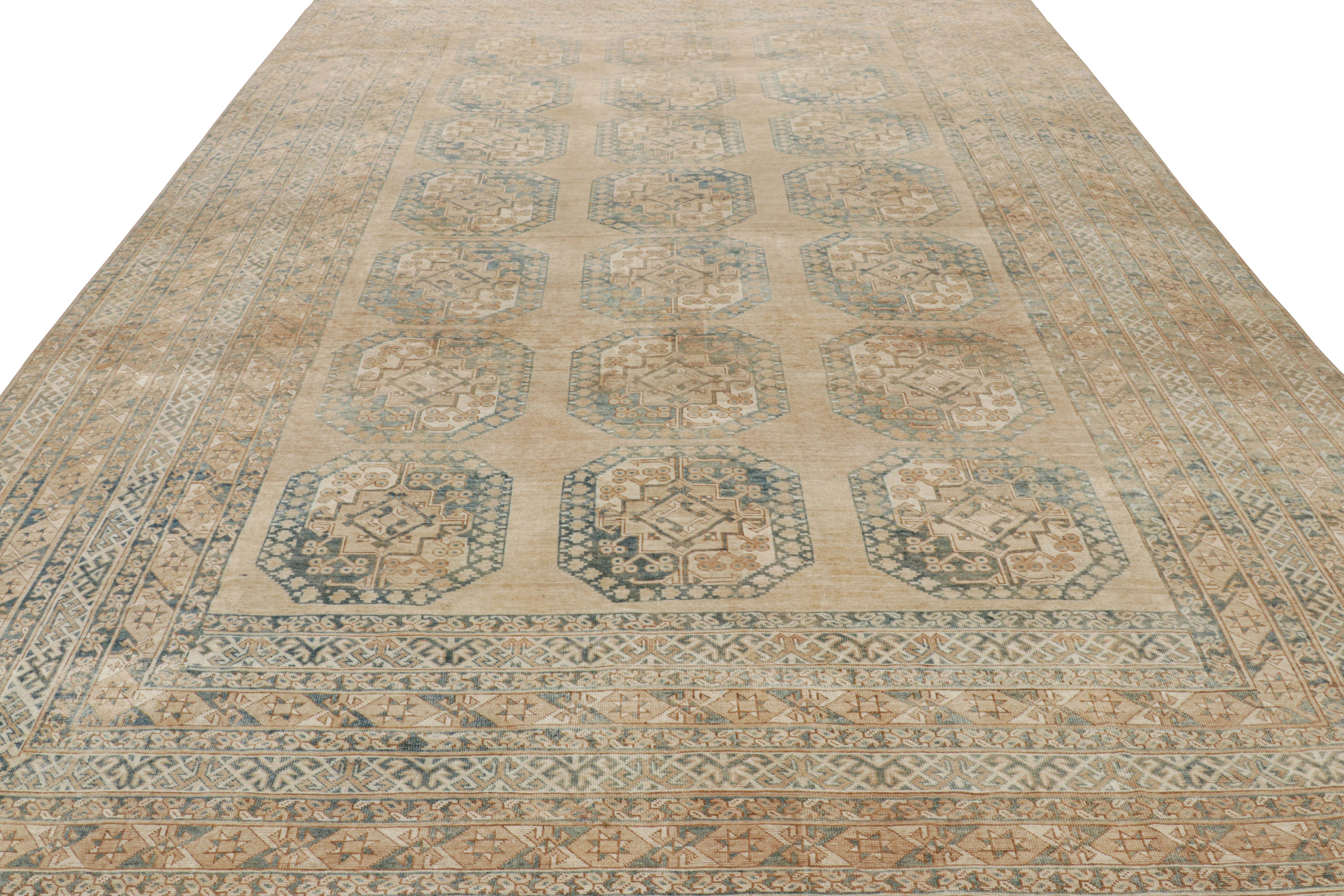 Übergroßer Vintage Ersari-Teppich mit geometrischen Medaillons, von Rug & Kilim im Zustand „Gut“ im Angebot in Long Island City, NY