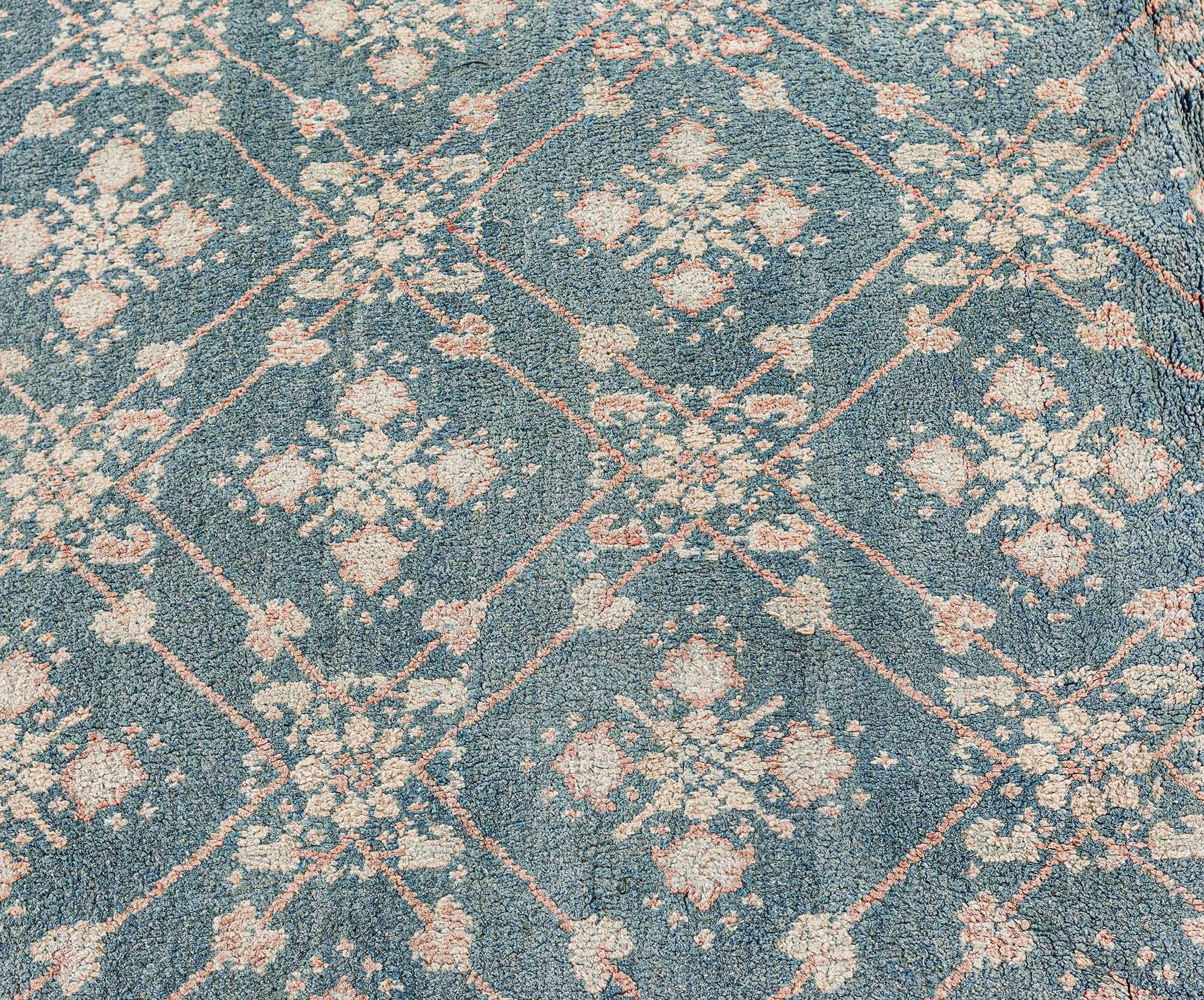 Doris Leslie Blau Collection Oversized Vintage Indian Agra Handmade Wool Carpet In Good Condition In New York, NY