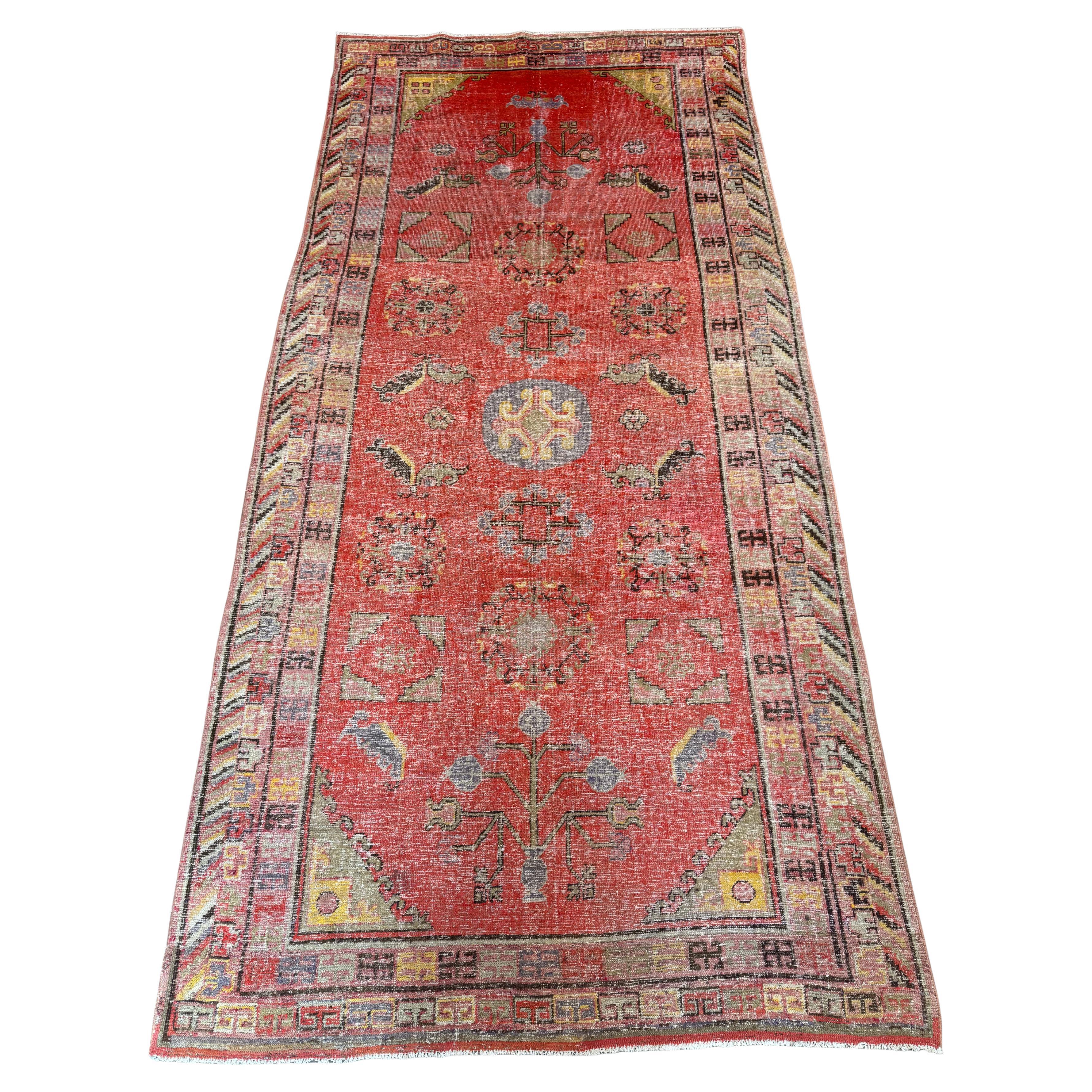 Übergroße Vintage Khotan Samarkand Teppich mit Stammessymbolen - 11'5" X 5'8"