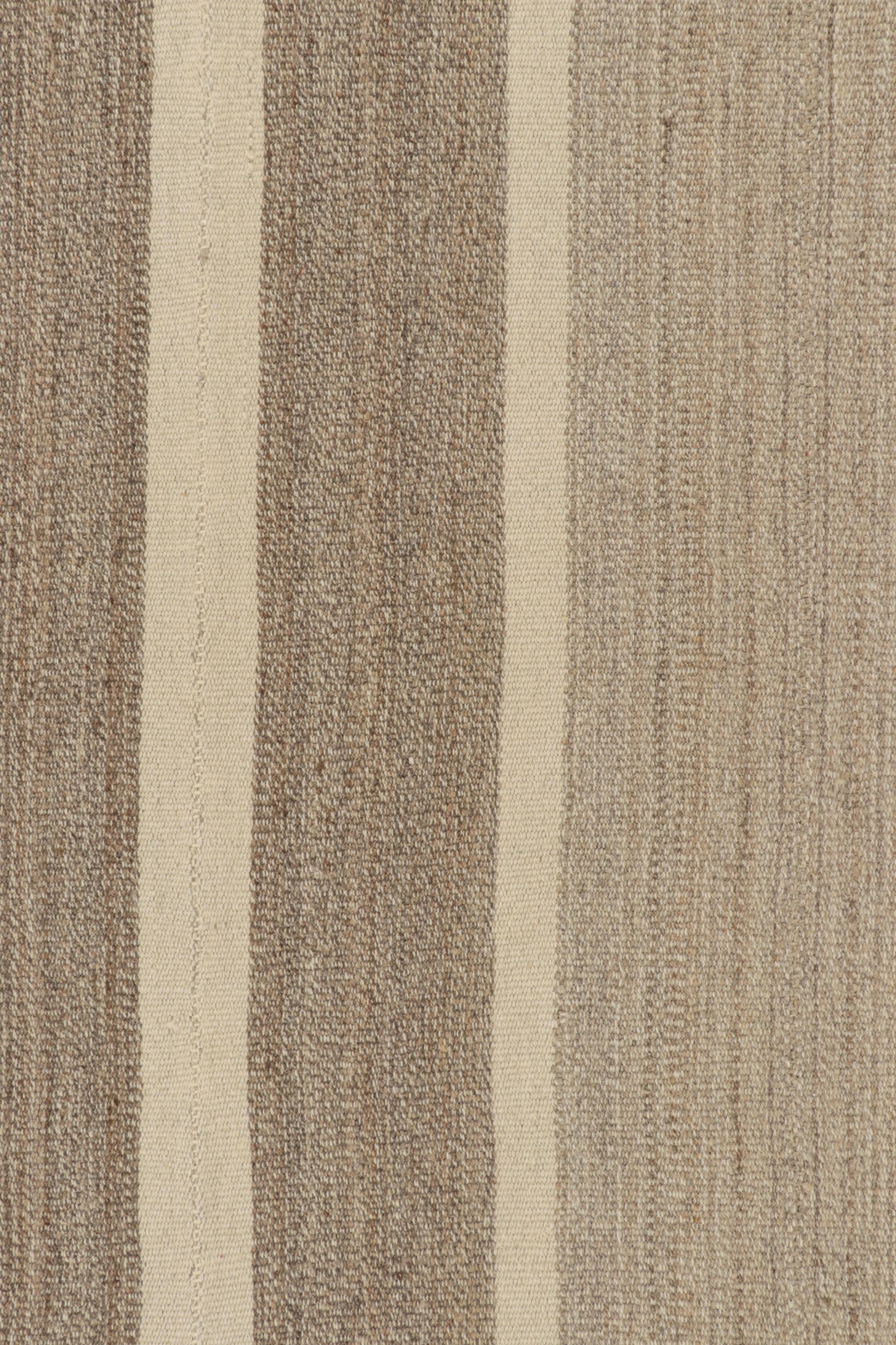 Übergroßer Vintage Kilim in Beige-Braun und Creme Geometrische Streifen - Rug & Kilim (Mitte des 20. Jahrhunderts) im Angebot