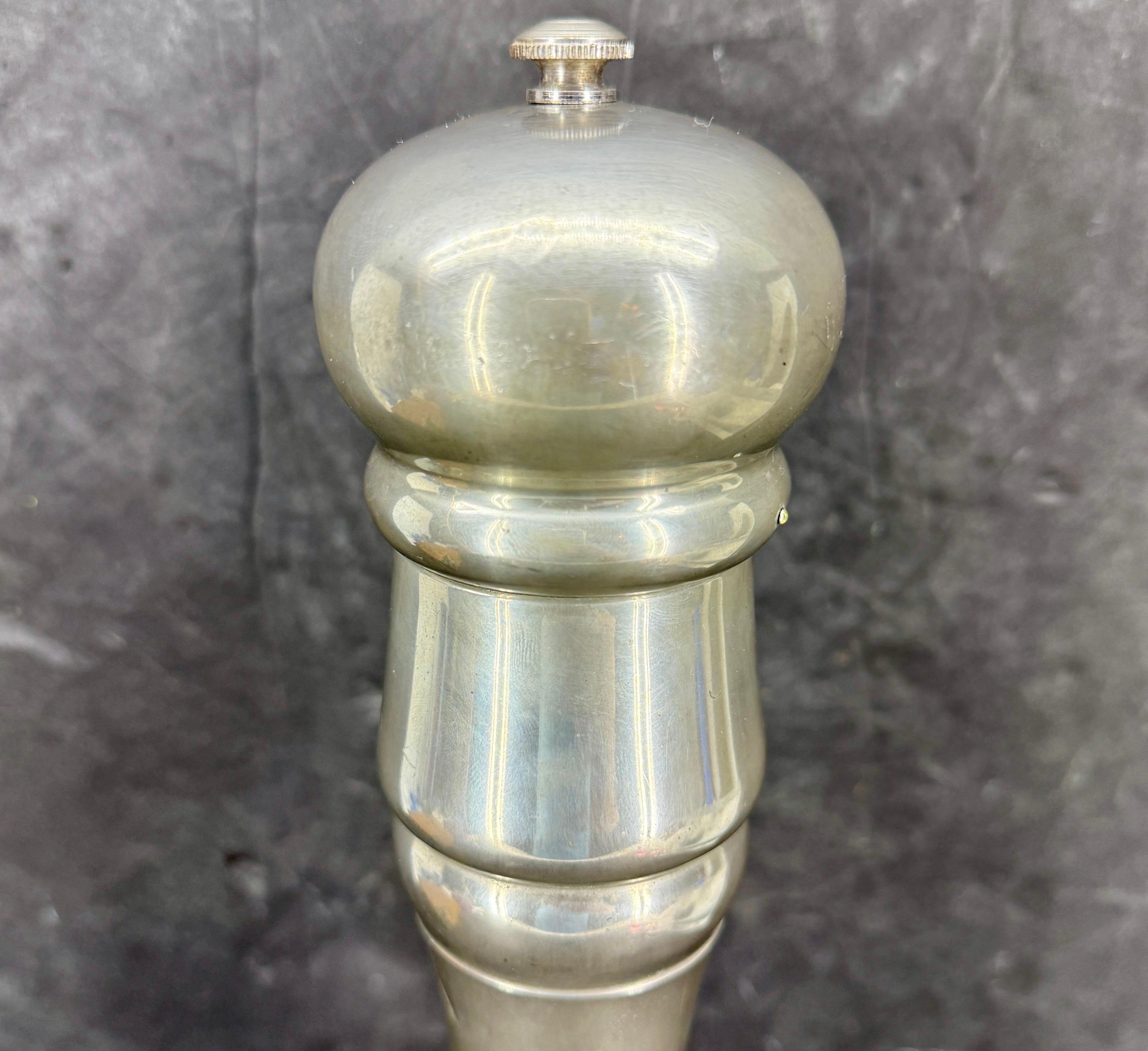Übergroße Vintage Magnum Französisch Peugeot Chrom Salz Pfeffermühle im Angebot 3