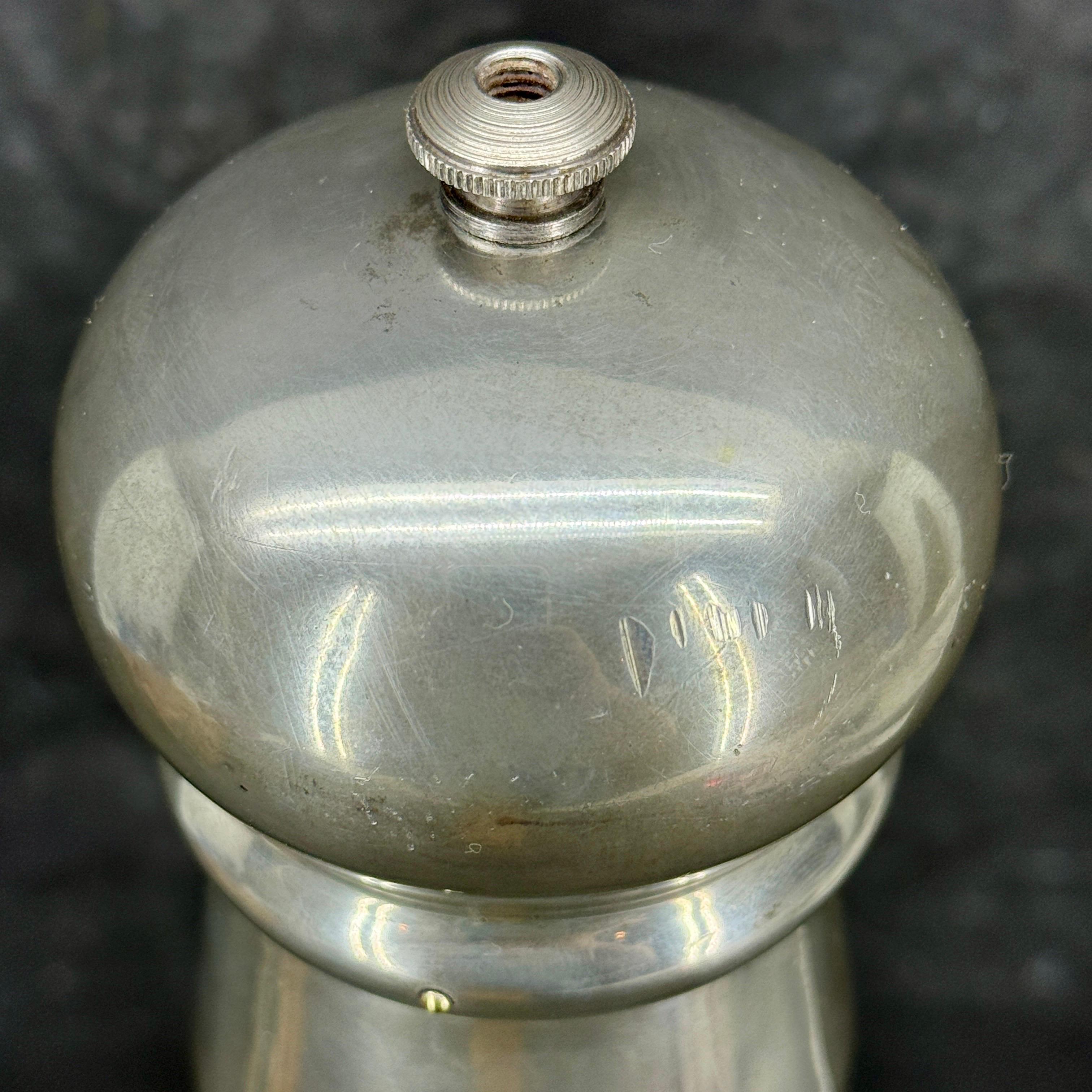 Übergroße Vintage Magnum Französisch Peugeot Chrom Salz Pfeffermühle im Angebot 5