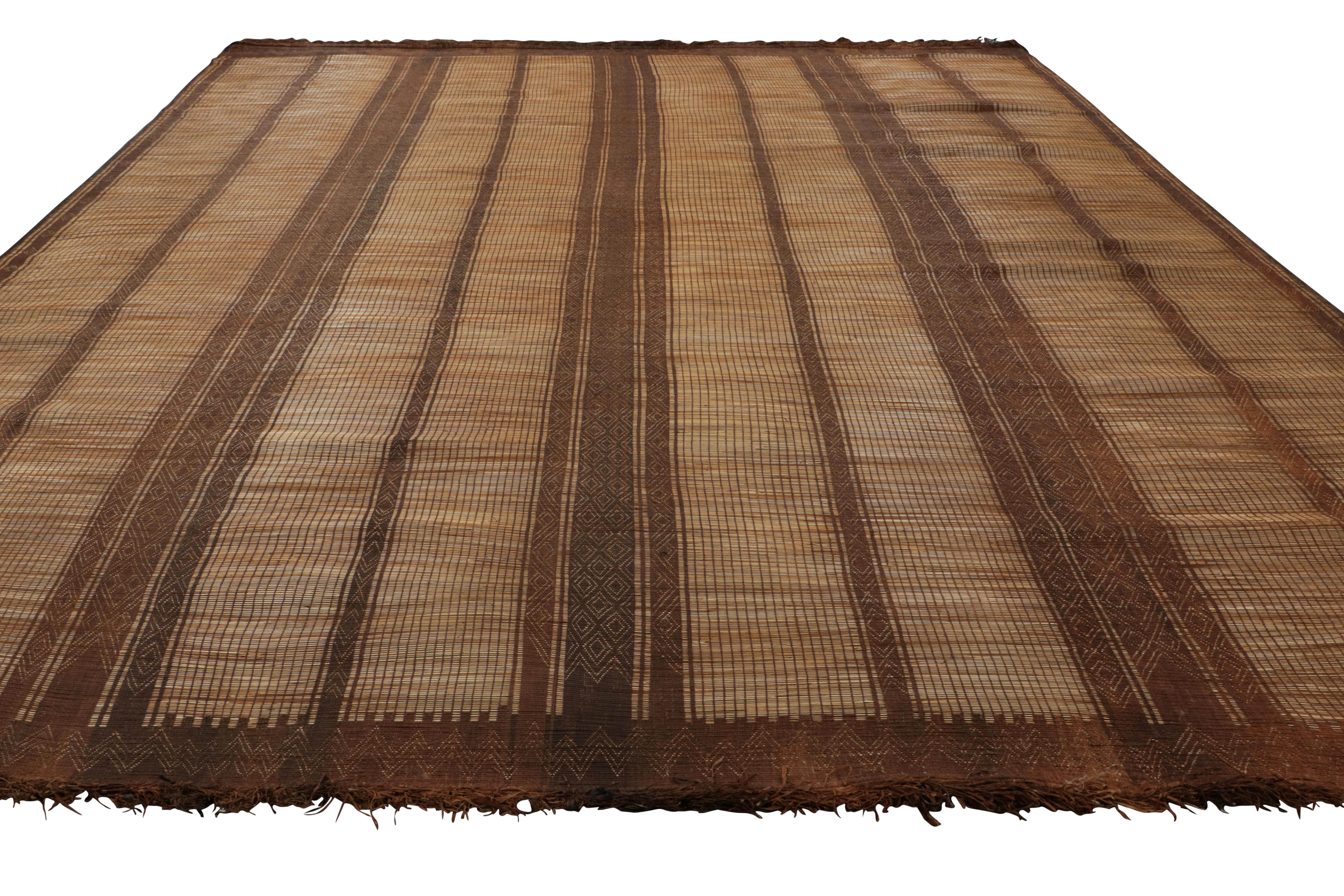 Mauritano Tappeto Tuareg d'epoca oversize a strisce marroni - Rug & Kilim in vendita