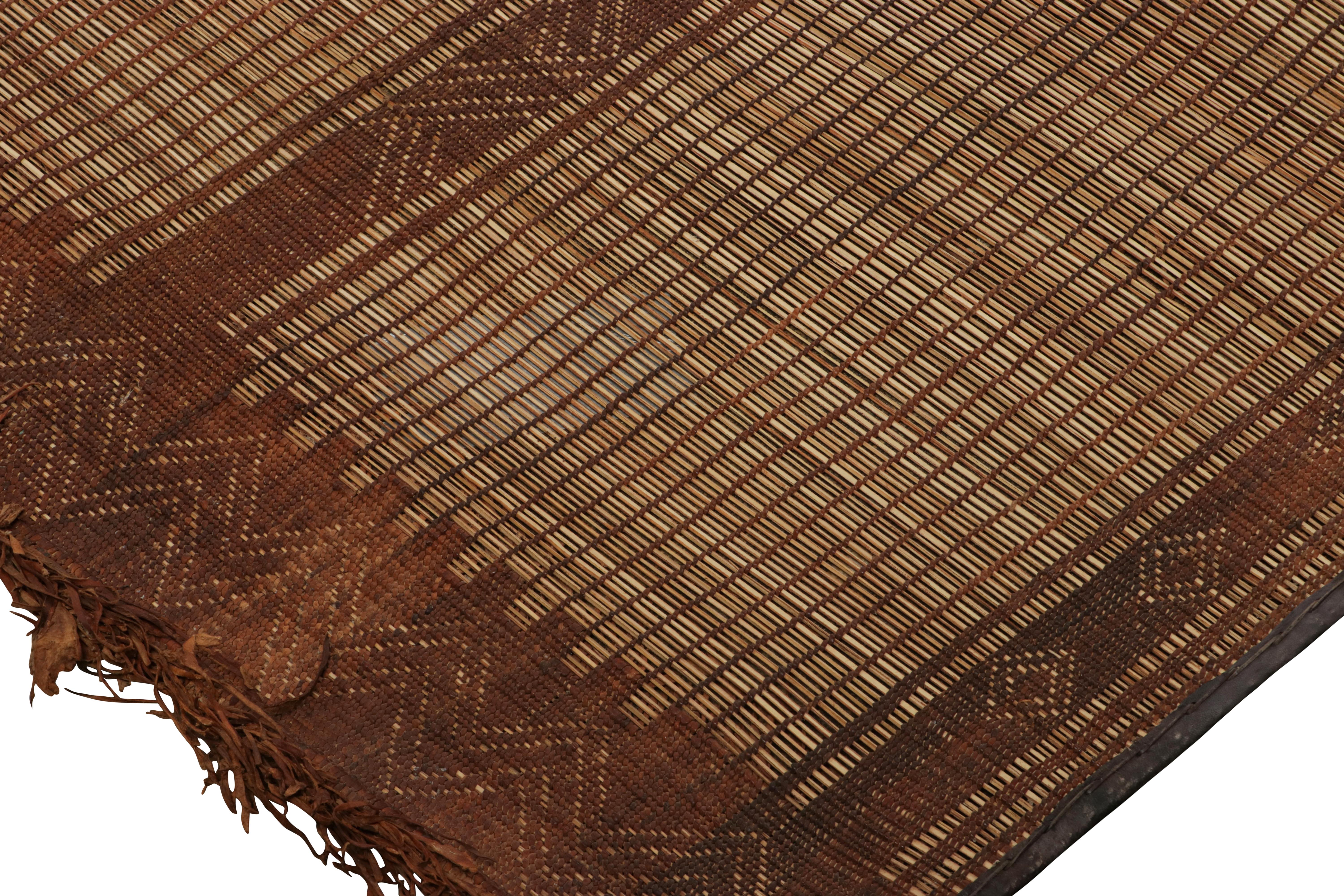 Tessuto a mano Tappeto Tuareg d'epoca oversize a strisce marroni - Rug & Kilim in vendita