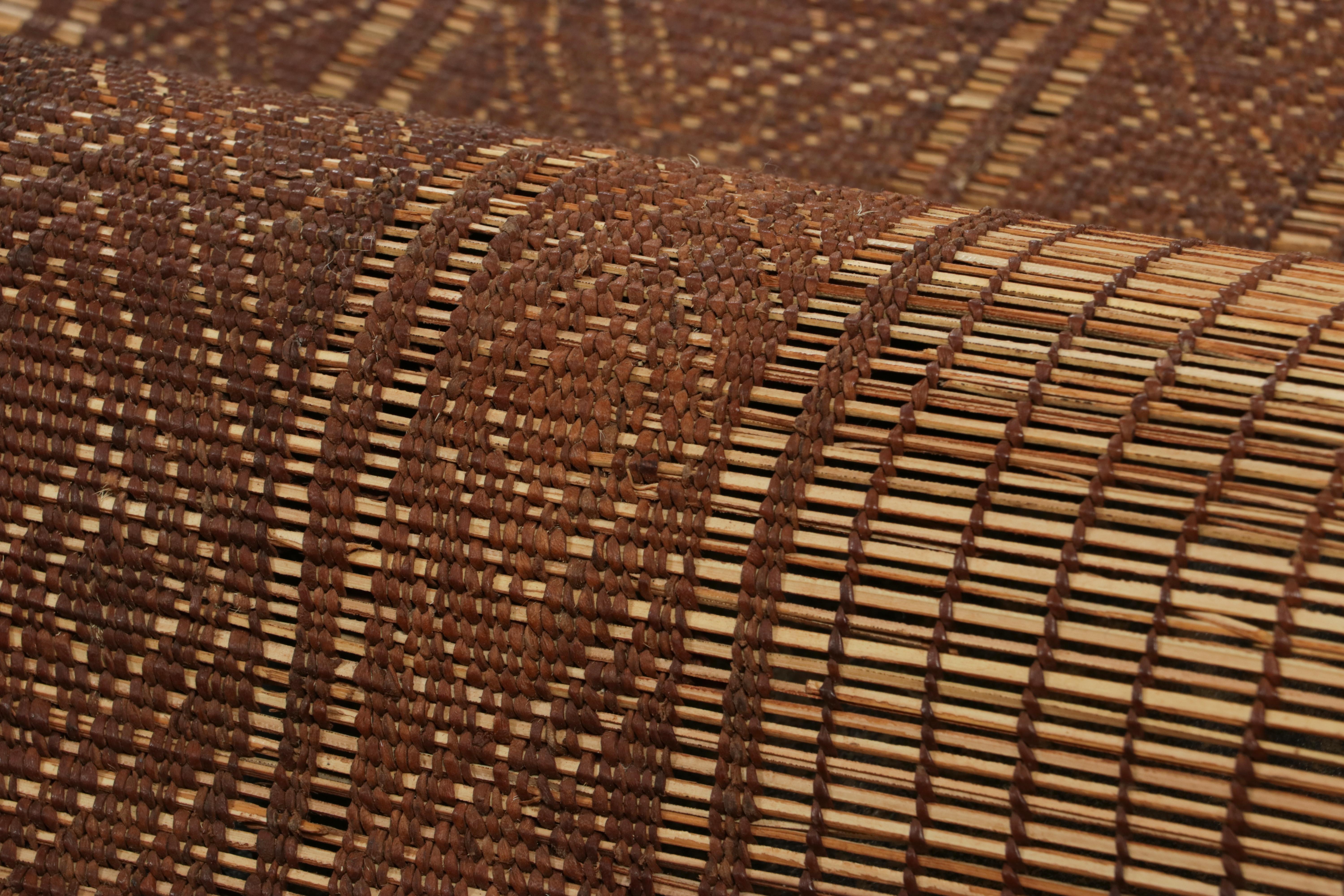 Tappeto Tuareg d'epoca oversize a strisce marroni - Rug & Kilim In condizioni buone in vendita a Long Island City, NY