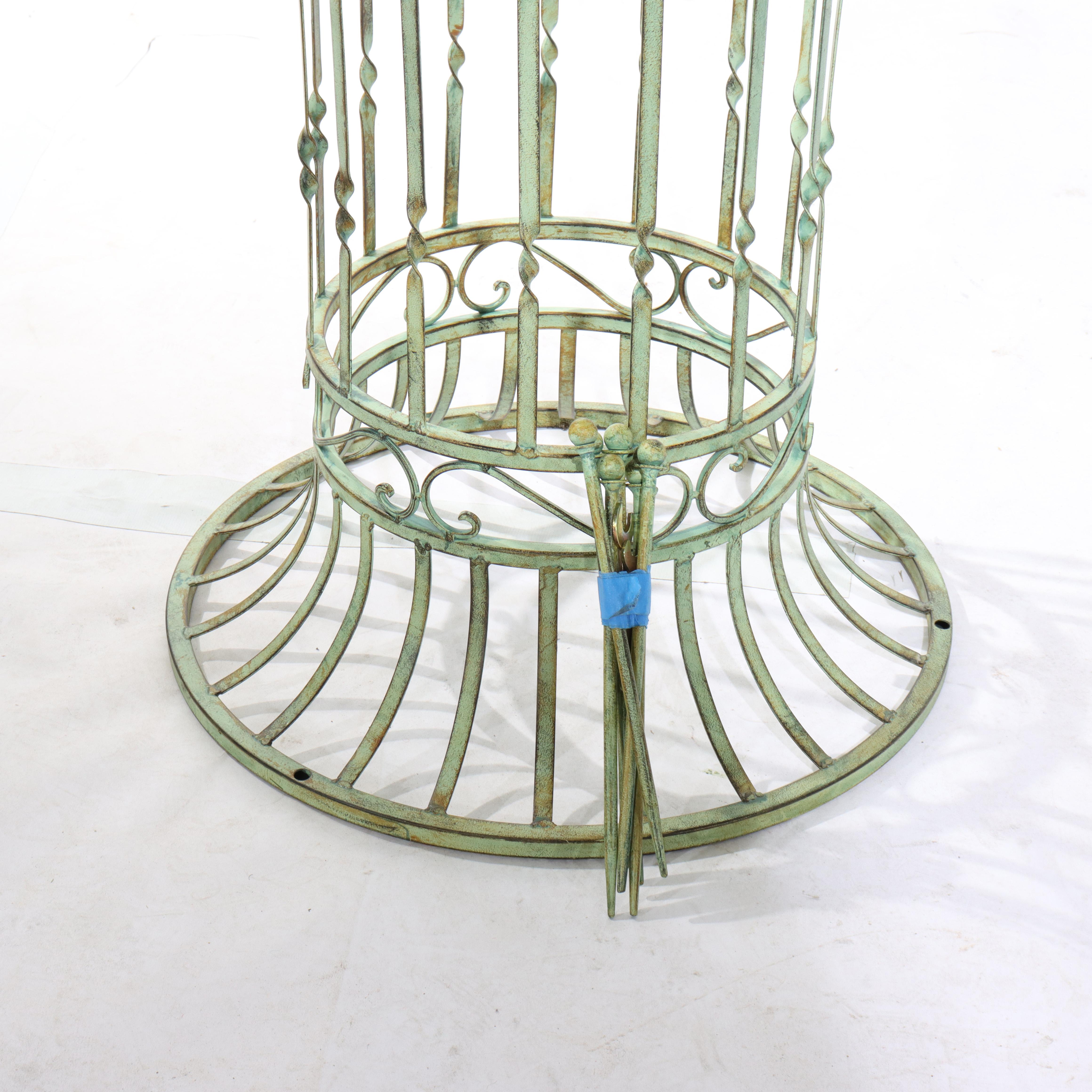 Arche d'entrée de jardin surdimensionnée en fil métallique vintage Verdigris 20thC en vente 1