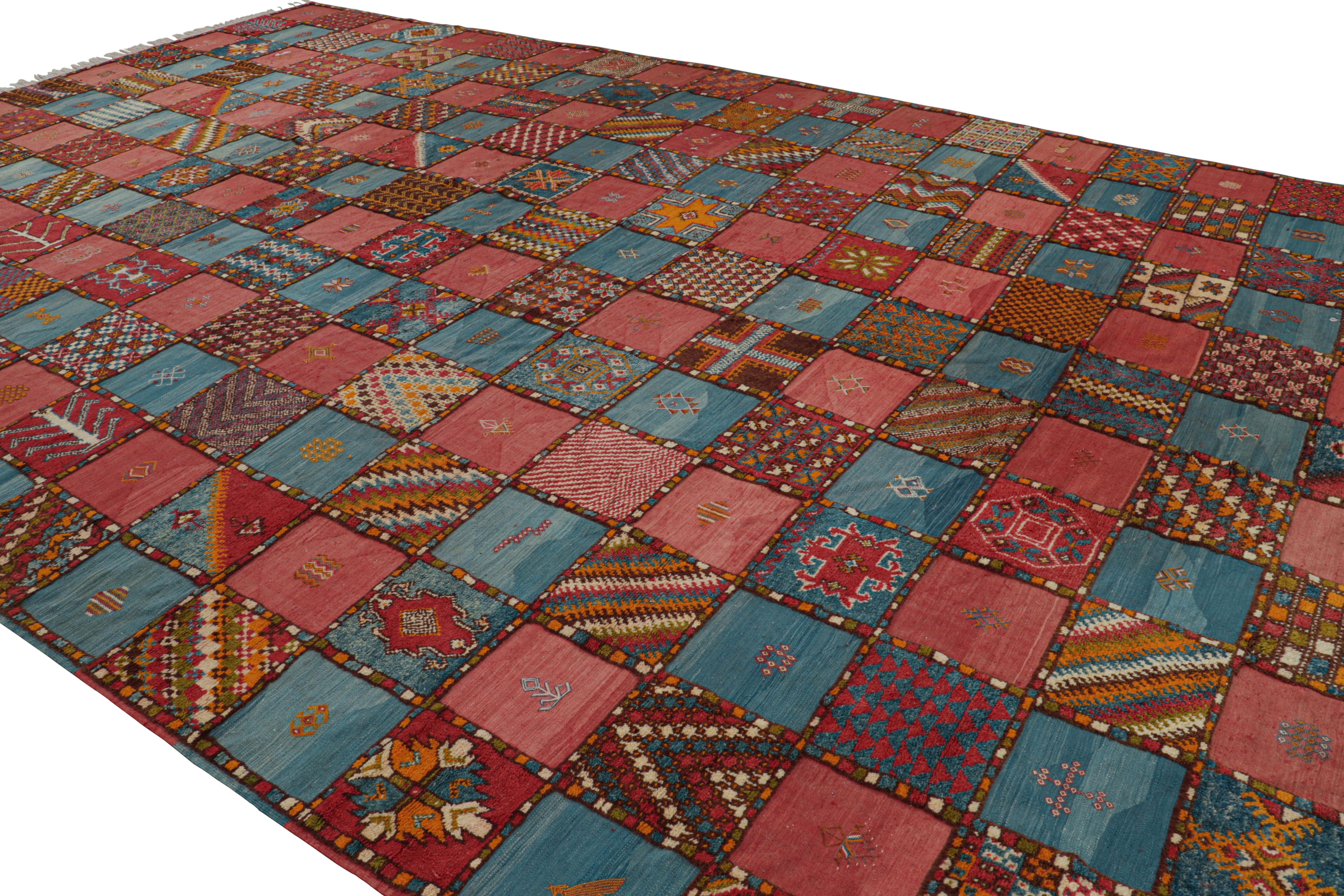 Noué à la main Tapis marocain vintage surdimensionné avec motifs géométriques en vente