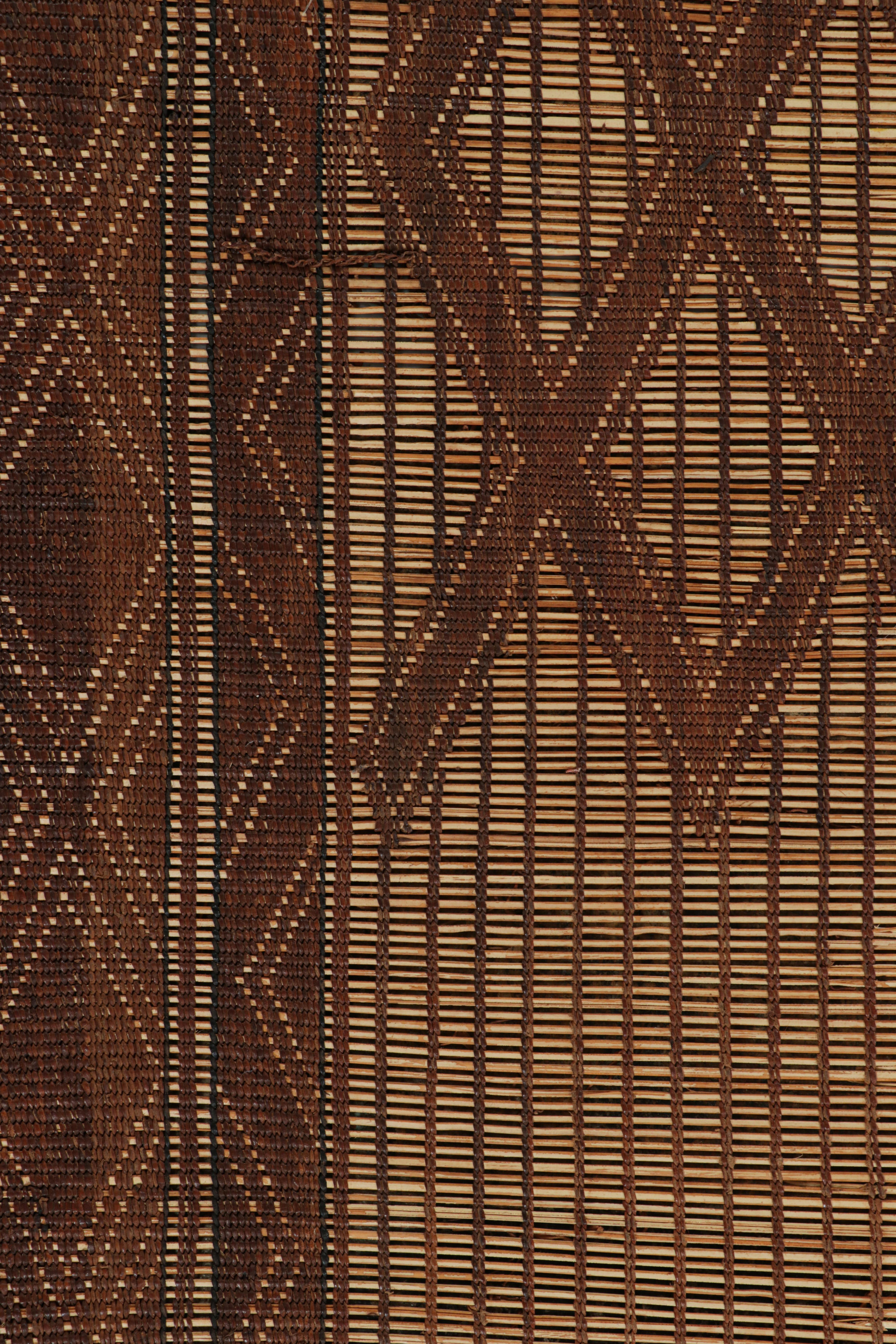 Pelle Stuoia Tuareg marocchina oversize con motivi geometrici, da Rug & Kilim in vendita