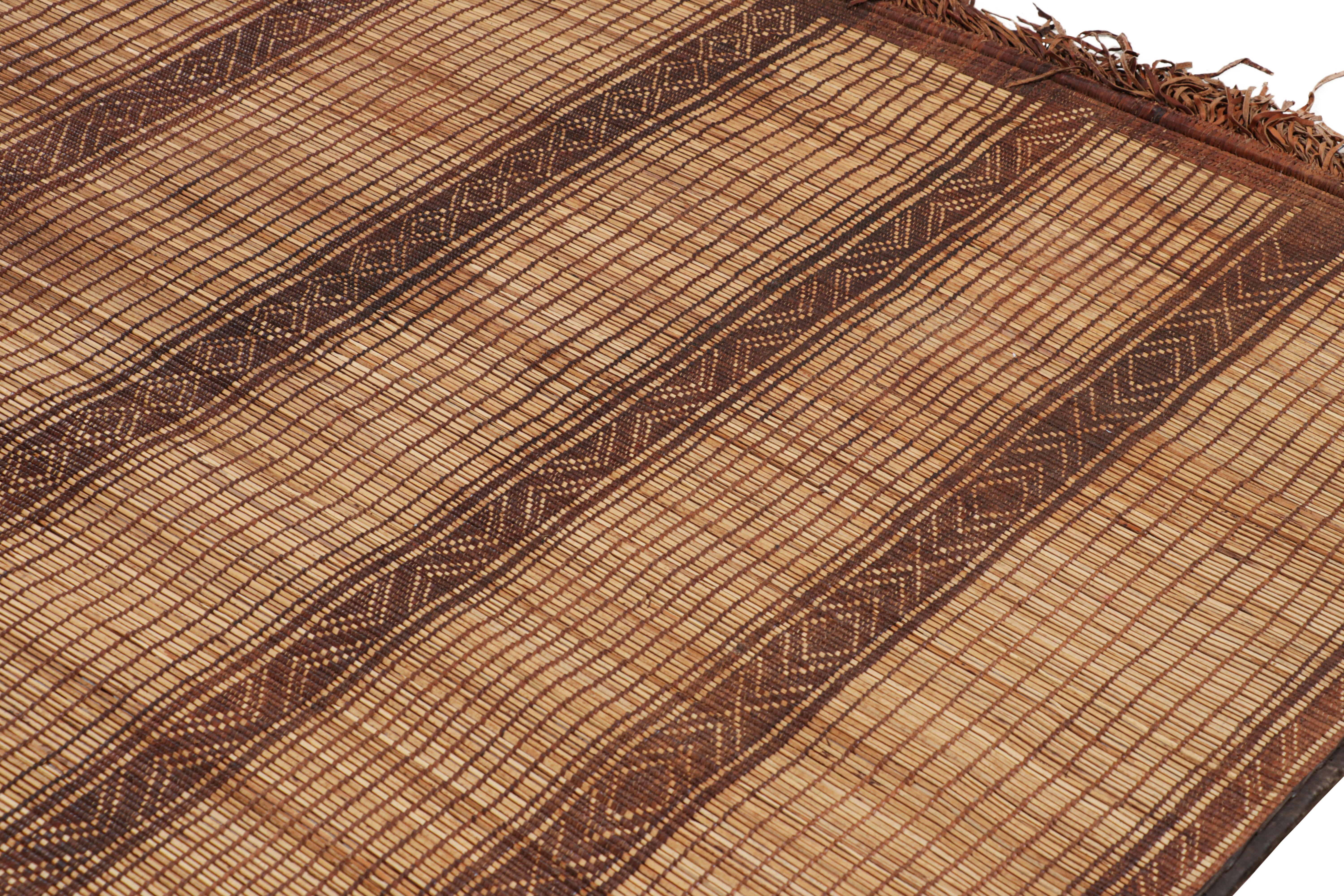 Metà XX secolo Tappetino Tuareg marocchino oversize con strisce geometriche, da Rug & Kilim