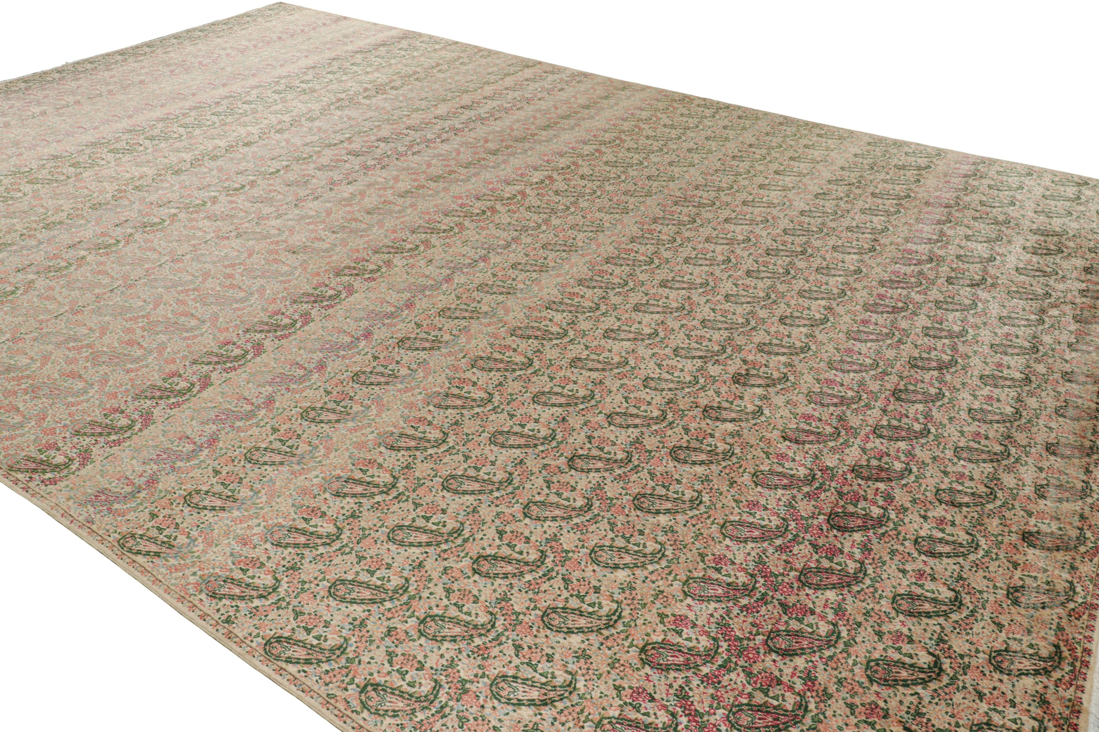 Übergroßer persischer Kerman-Teppich im Vintage-Stil mit Paisley-Blumenmuster (Handgeknüpft) im Angebot