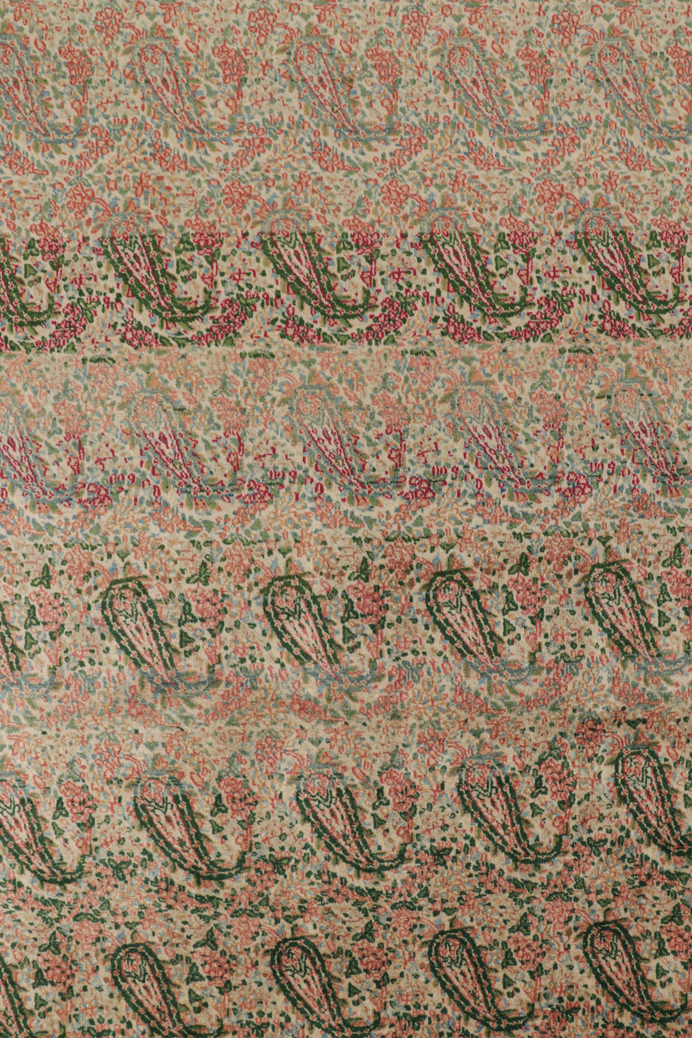 Übergroßer persischer Kerman-Teppich im Vintage-Stil mit Paisley-Blumenmuster im Zustand „Gut“ im Angebot in Long Island City, NY