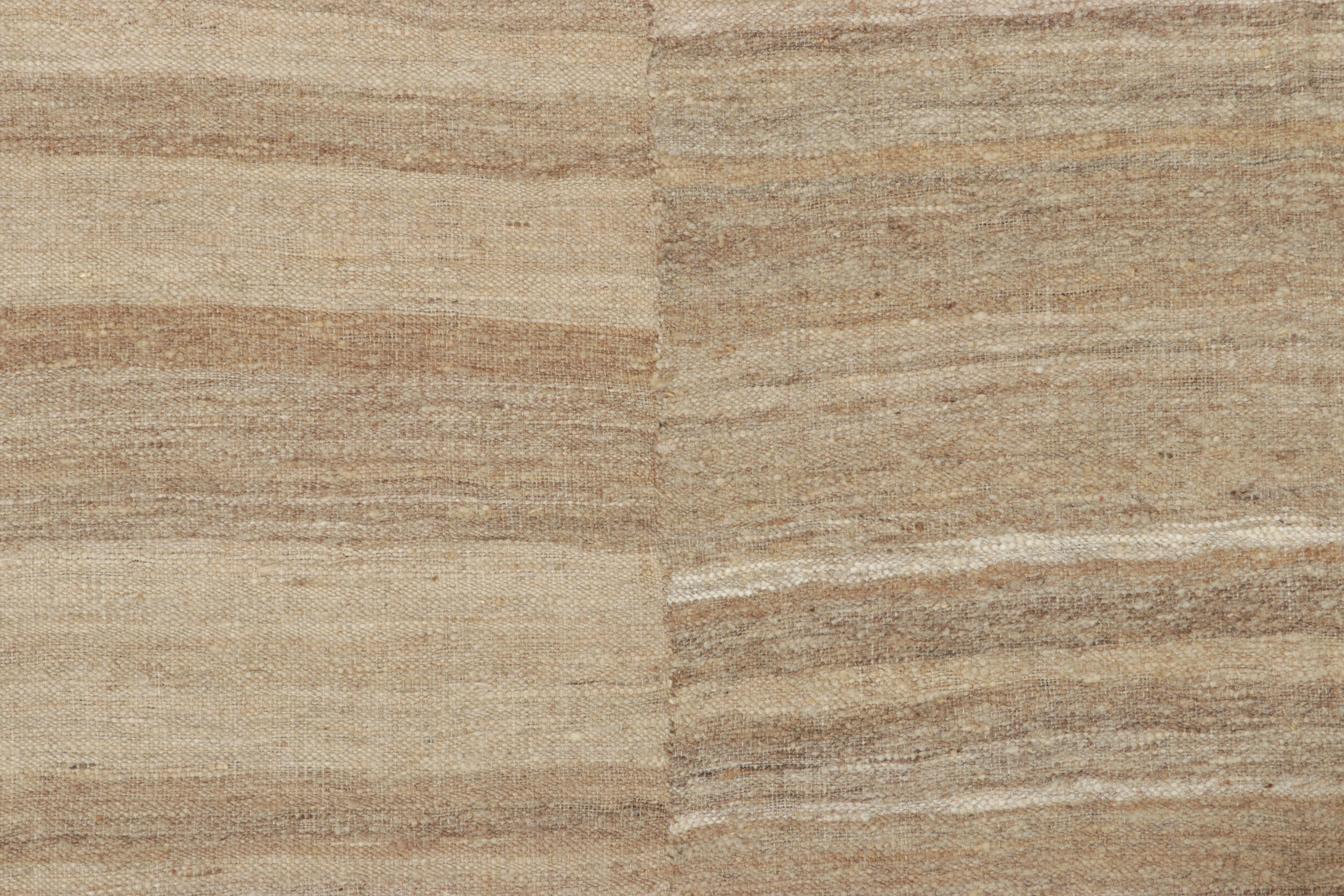 Übergroßer persischer Mazandaran-Kilim in Taupe mit Streifenmuster - Rug & Kilim (Persisch) im Angebot