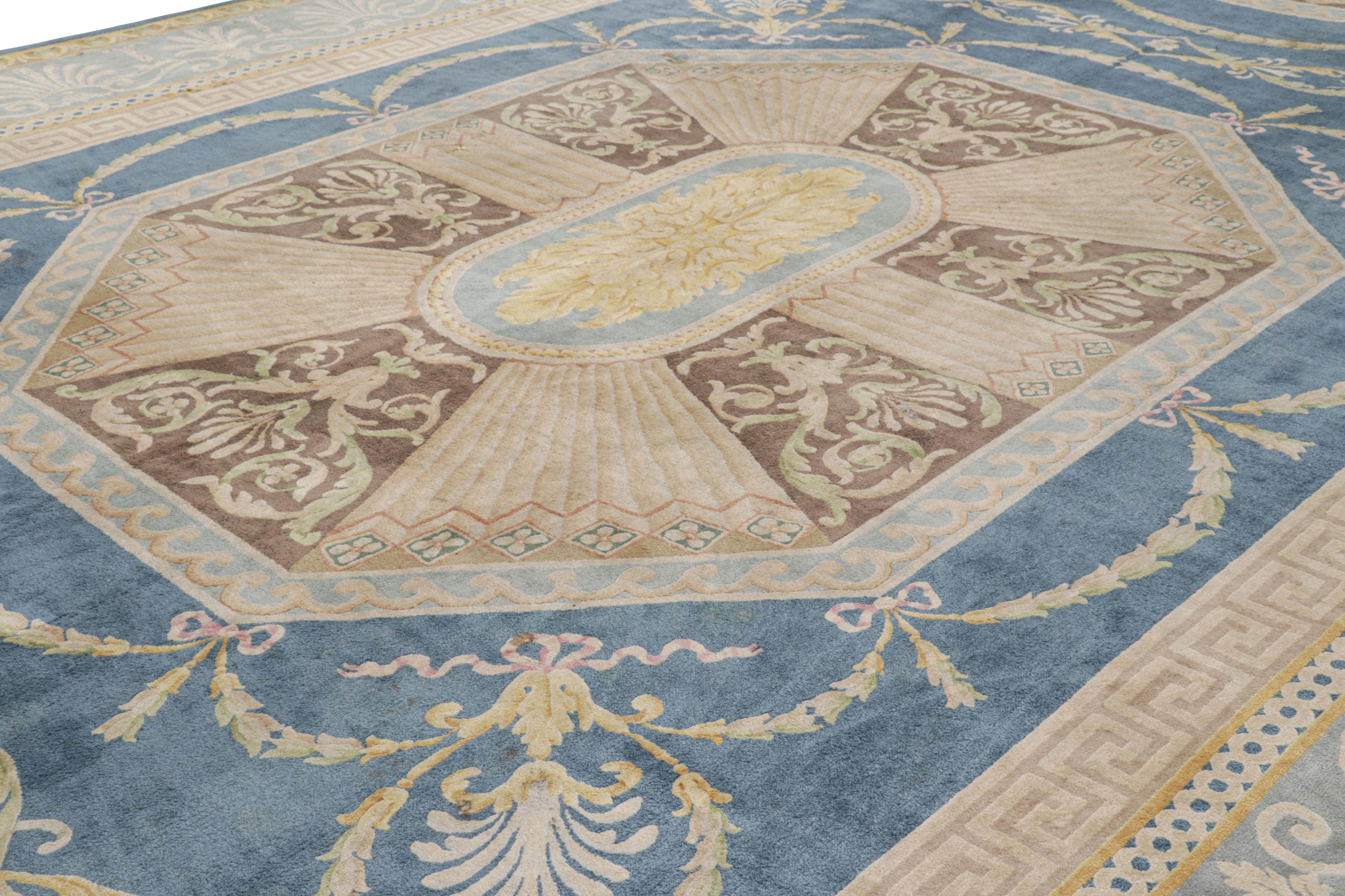 Übergroßer Savonnerie-Teppich im Vintage-Stil mit geometrischem Medaillon  Rug & Kilim (Spanisch) im Angebot