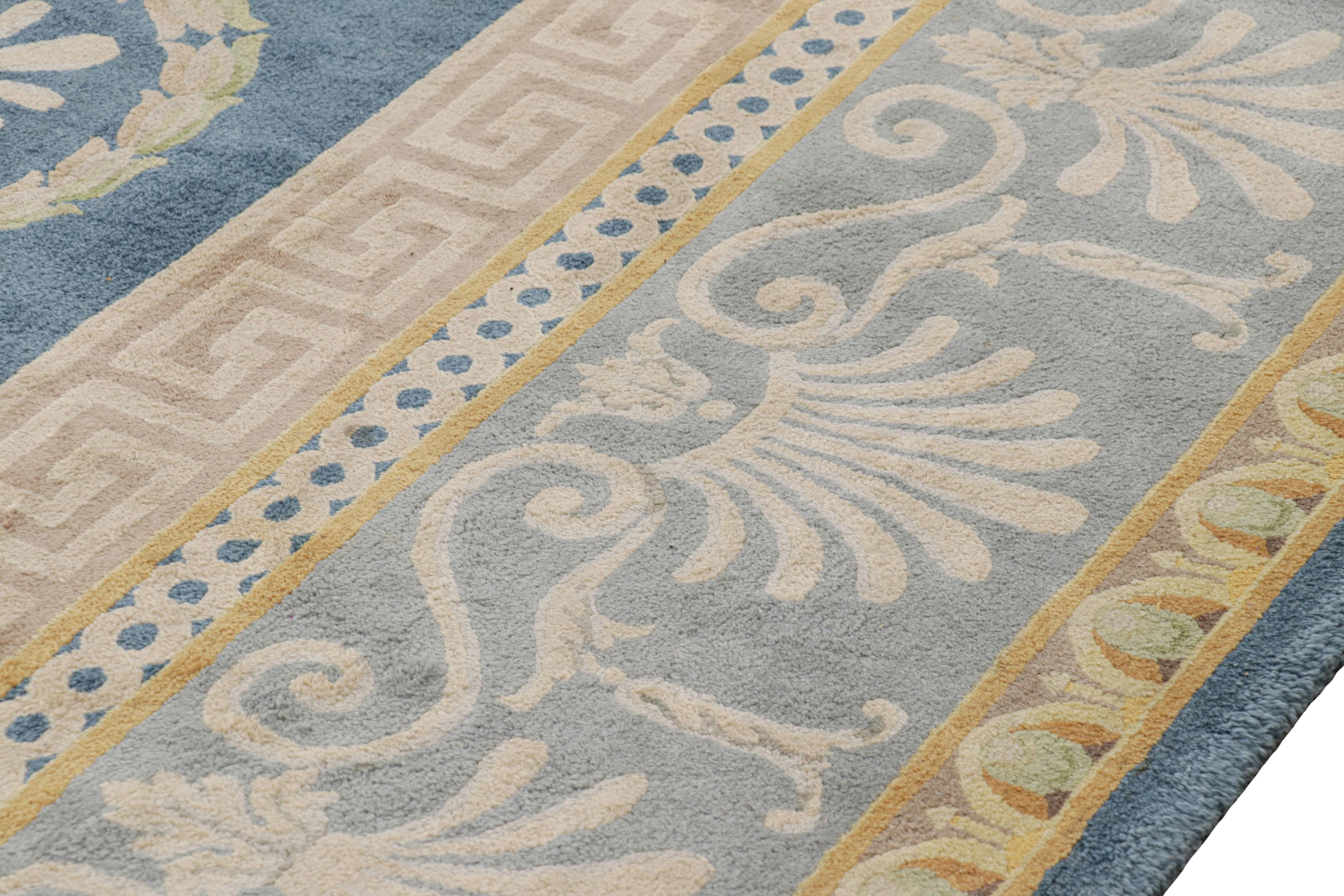Übergroßer Savonnerie-Teppich im Vintage-Stil mit geometrischem Medaillon  Rug & Kilim im Angebot 1