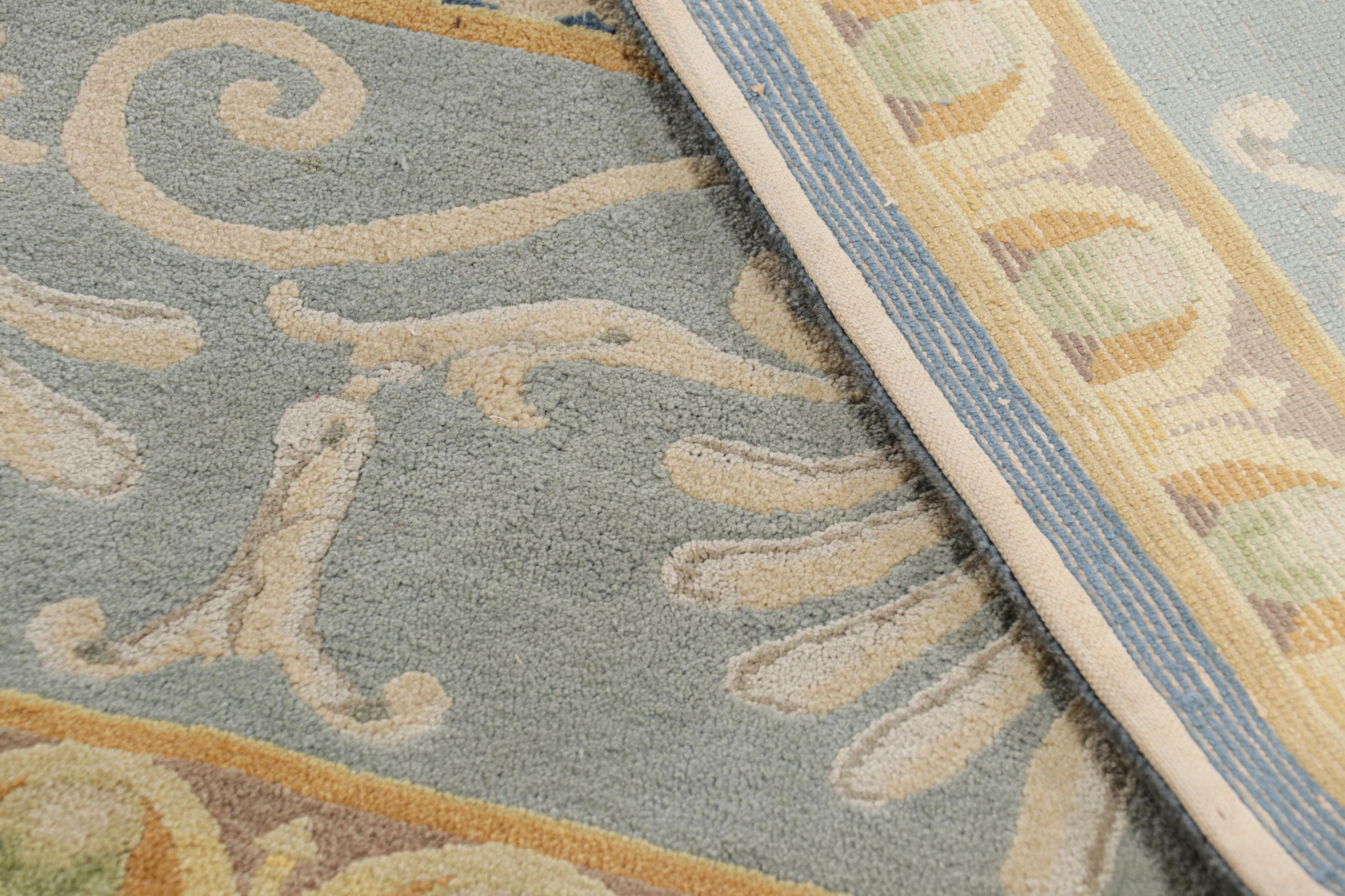 Übergroßer Savonnerie-Teppich im Vintage-Stil mit geometrischem Medaillon  Rug & Kilim im Angebot 2