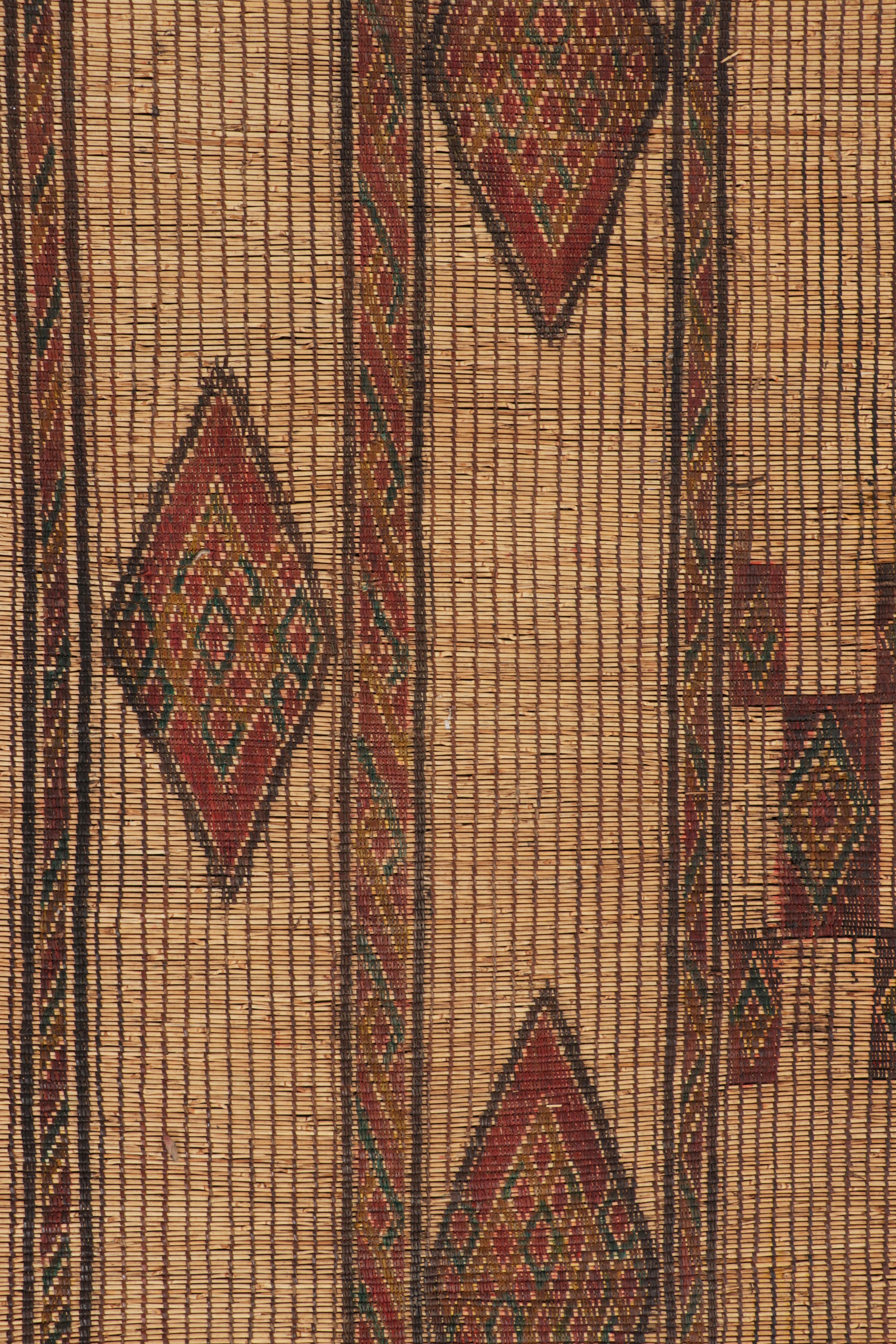 Übergroße Tuareg-Matte im Vintage-Stil, braune Streifen und geometrische Muster - Rug & Kilim (Mitte des 20. Jahrhunderts) im Angebot
