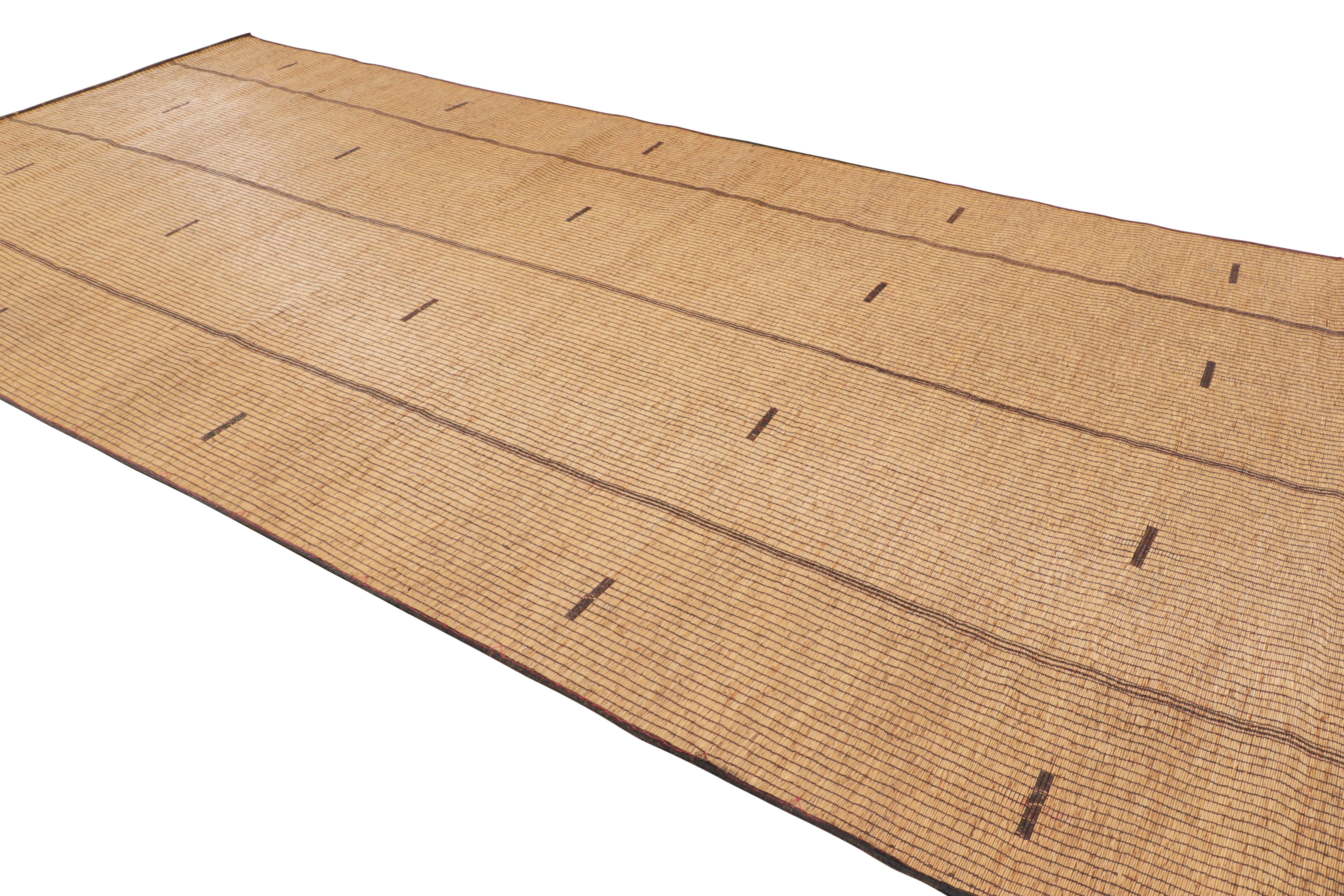 Tessuto a mano Tappeto Tuareg oversize a strisce beige-marrone - Rug & Kilim in vendita