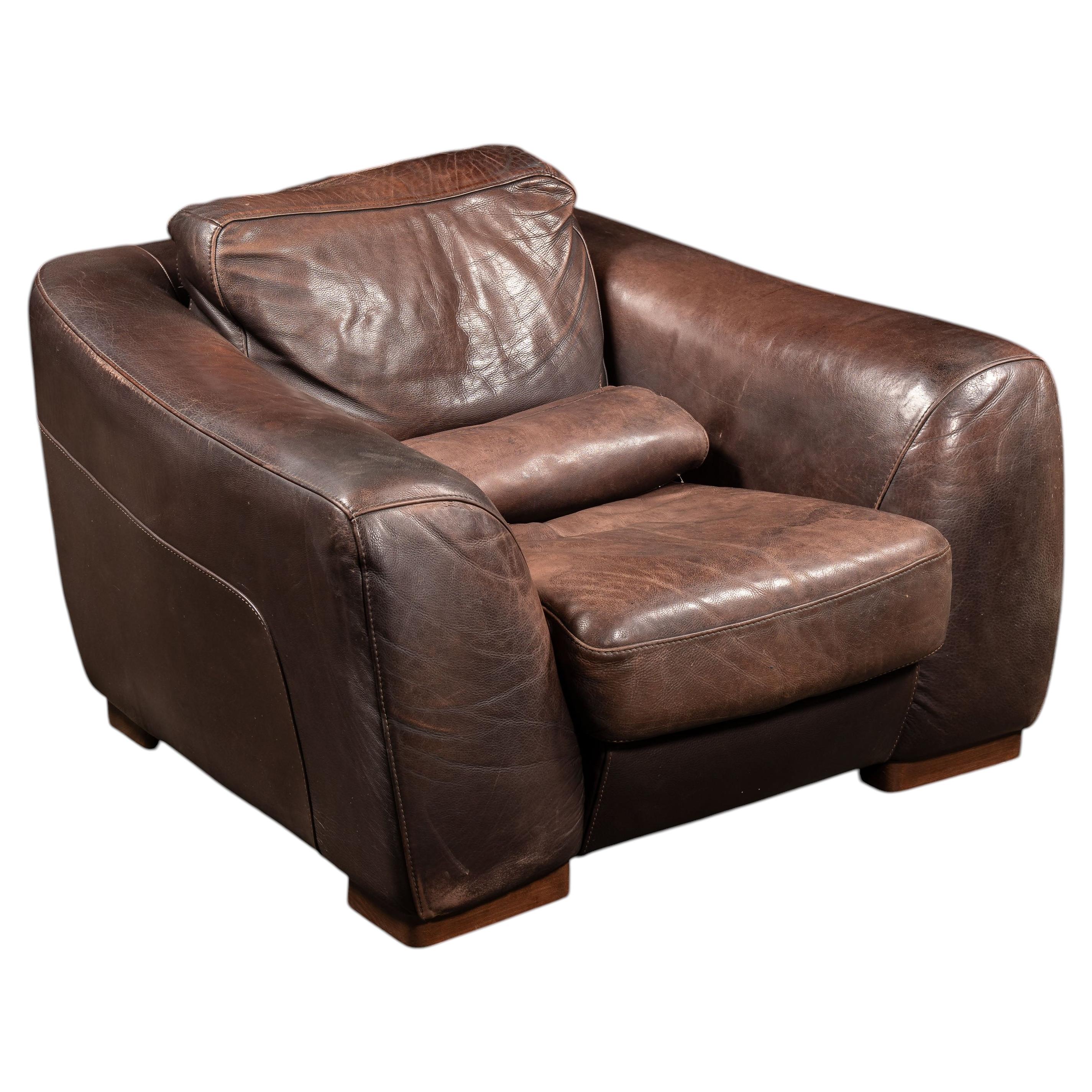 Lounge-Sessel aus gepolstertem Leder in Braun im Angebot