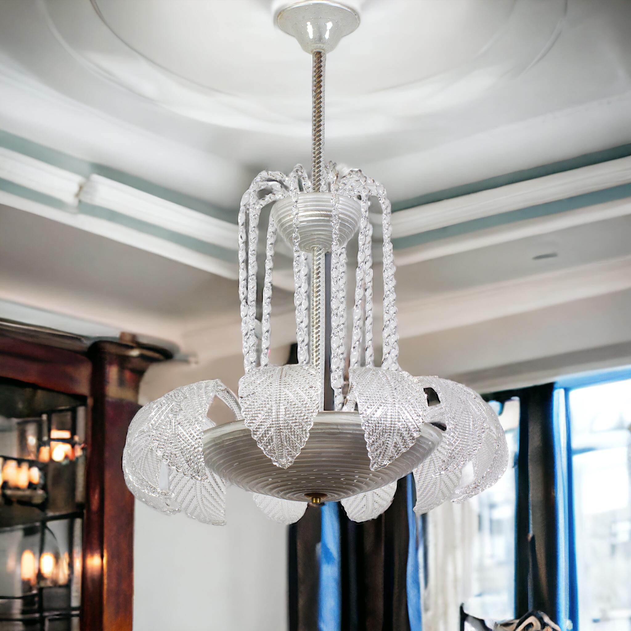 Metà XX secolo Travolgente  Lampadario Art Deco Ninfea in vetro di Murano di Barovier, 1940 in vendita