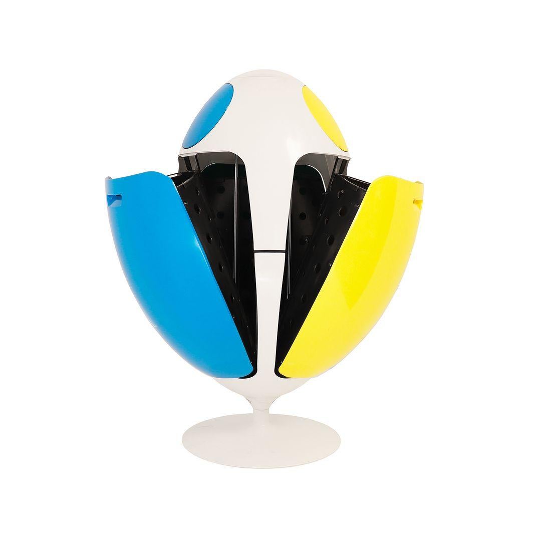 Questo cosiddetto cestino più all'avanguardia del mondo viene dall'Italia. Il marchio di questa astronave si chiama SOLDI DESIGN! È un marchio di design ecologico fondato nel 2008! Con la filosofia di 