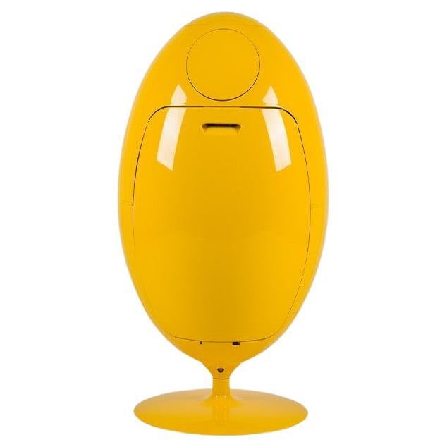 Poubelle jaune brillant