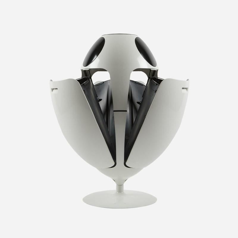 The designer recycling bin, a contemporary style classic for new living needs
Ovetto Lacoque Black is a designer dustbin designed to fit any style, going to enhance any environment

N.B. Ovetto Lacoque does not have a bottle crusher
Ovetto is