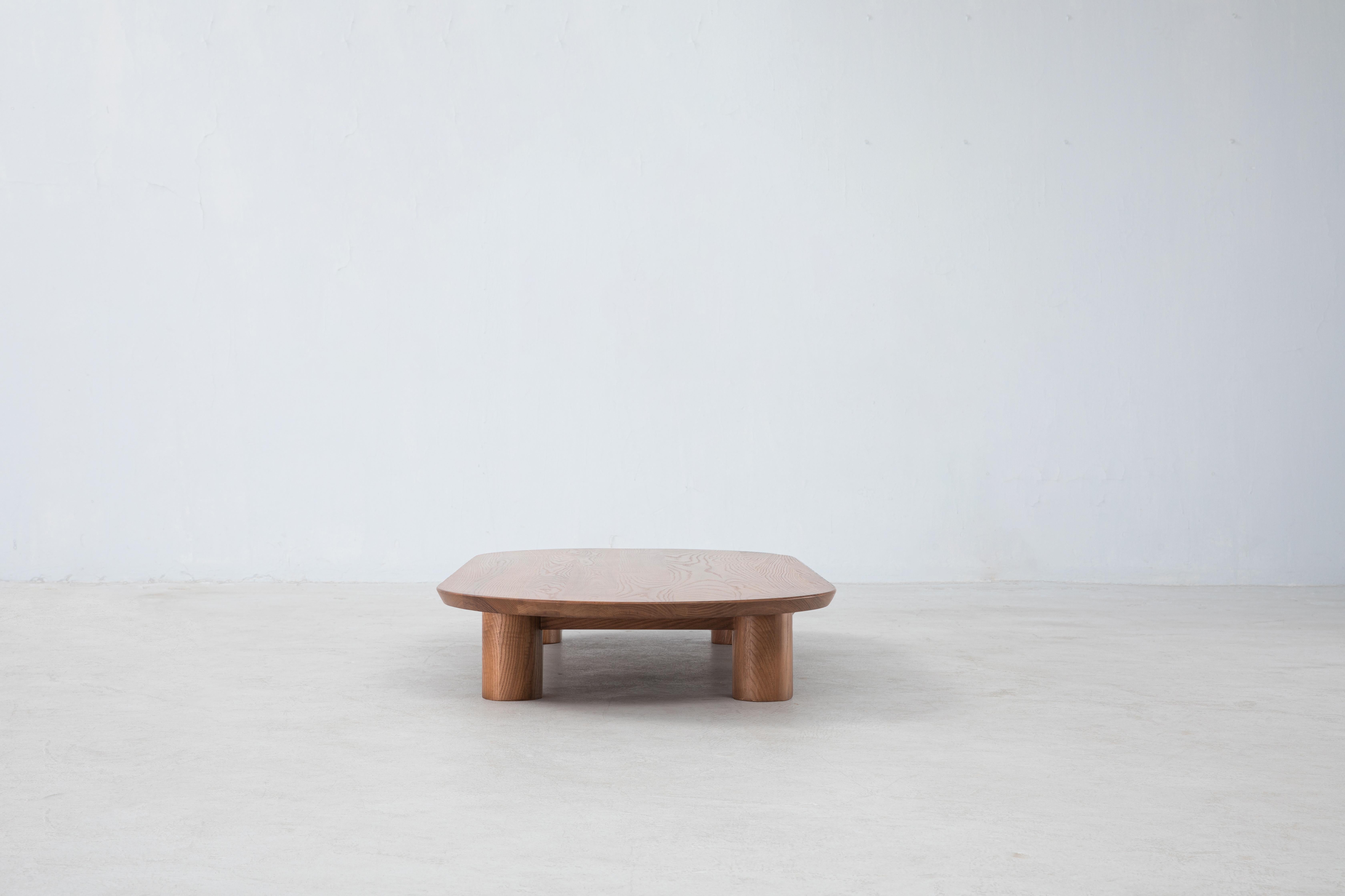 Ovie Couchtisch von Sun at Six, Nude Couchtisch aus Holz im Angebot 2