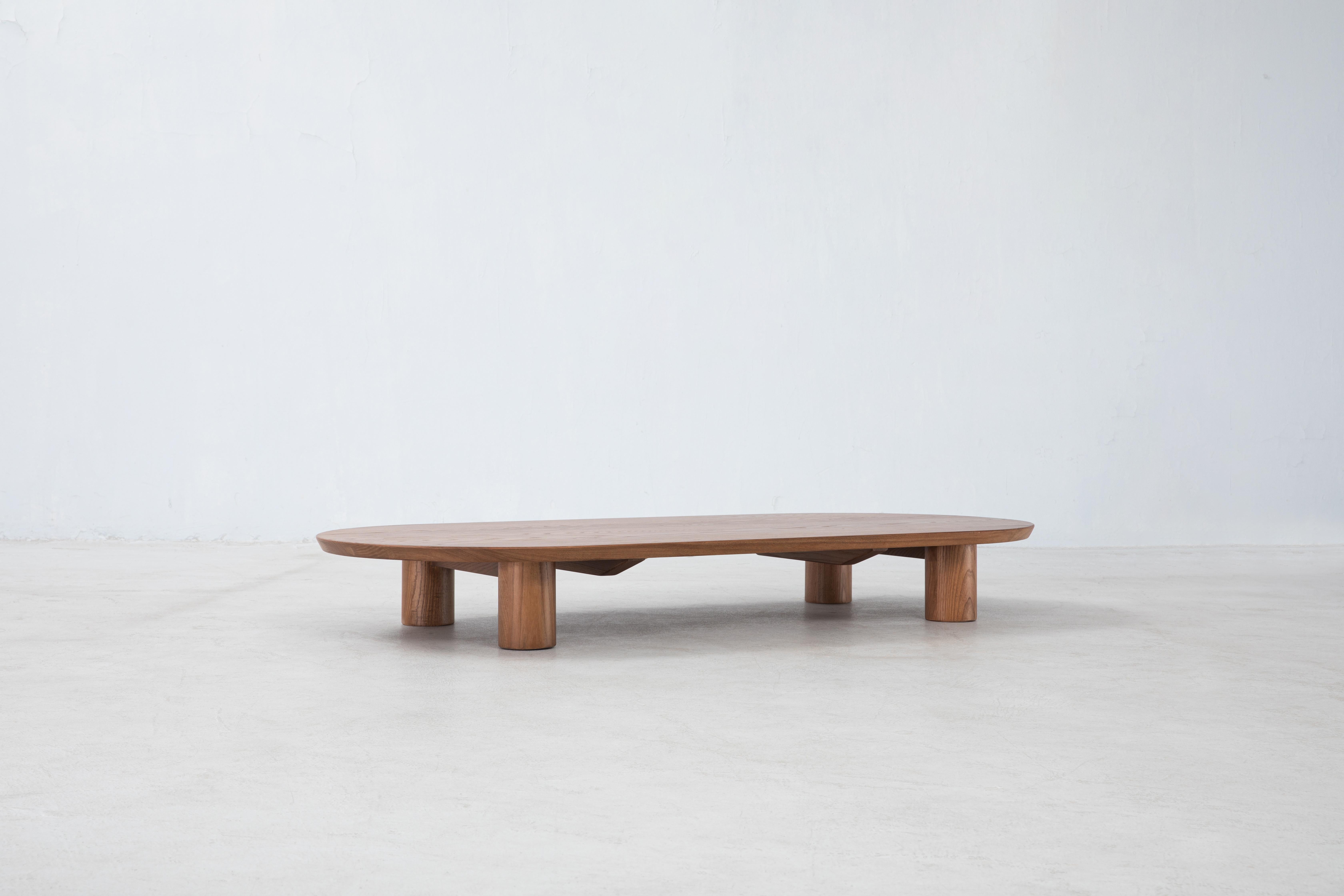 Ovie Couchtisch von Sun at Six, Nude Couchtisch aus Holz im Angebot 1