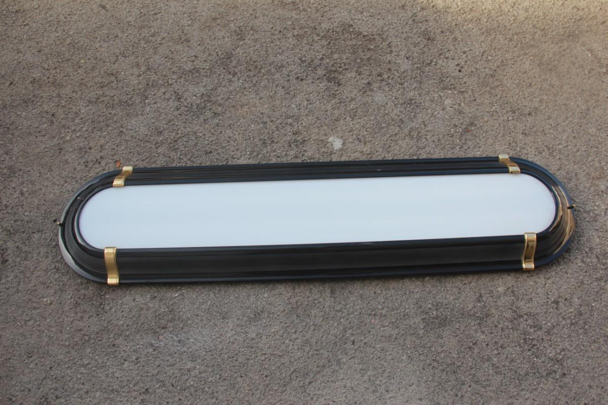 Mid-Century Modern Grande applique ovoïde de style Art Déco en plexiglas laqué noir, or et blanc, 1970 en vente