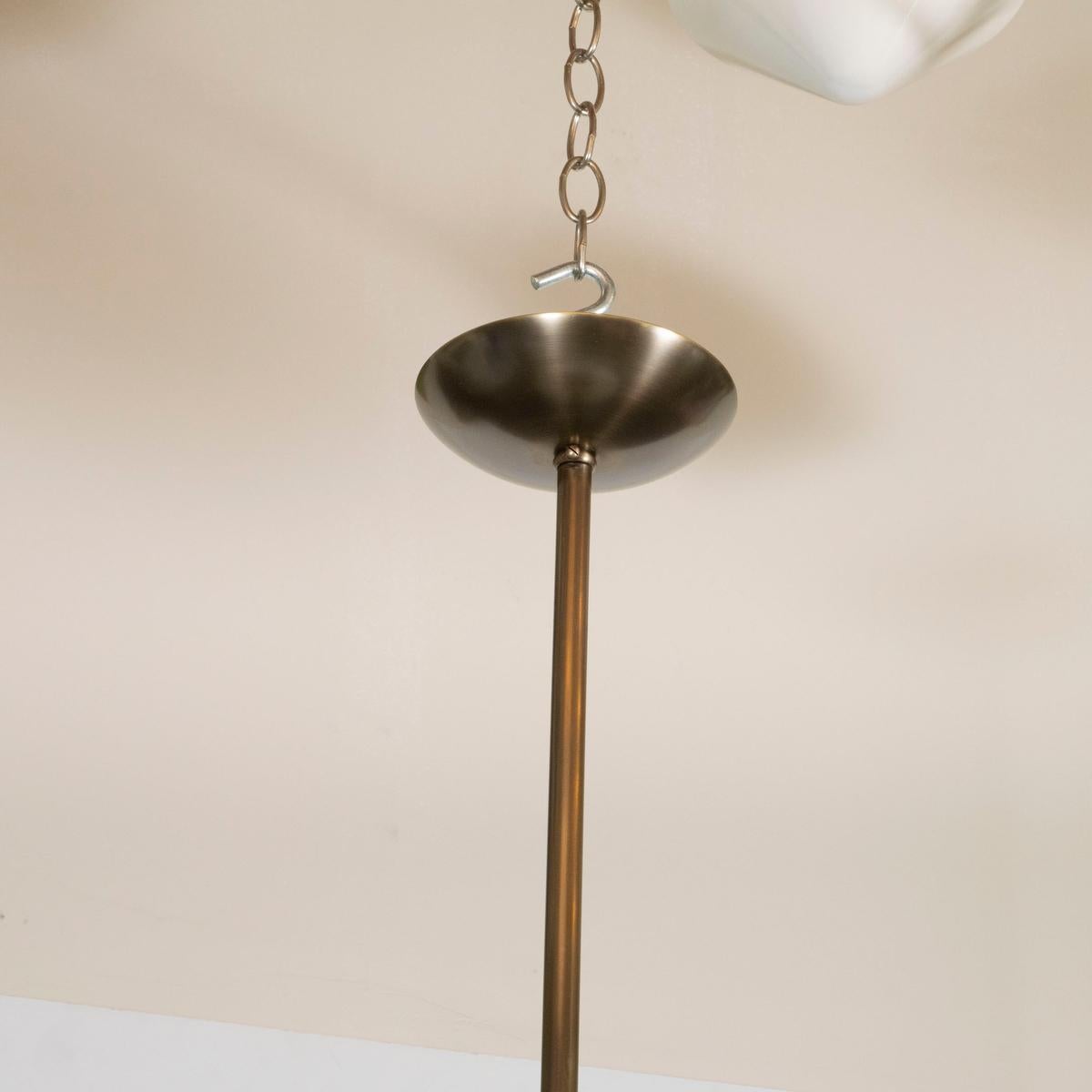 Verre Pendentif en verre opalin ovoïde de Spark Interior en vente