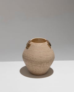 Jarrón ovoide de loza con textura, años 40