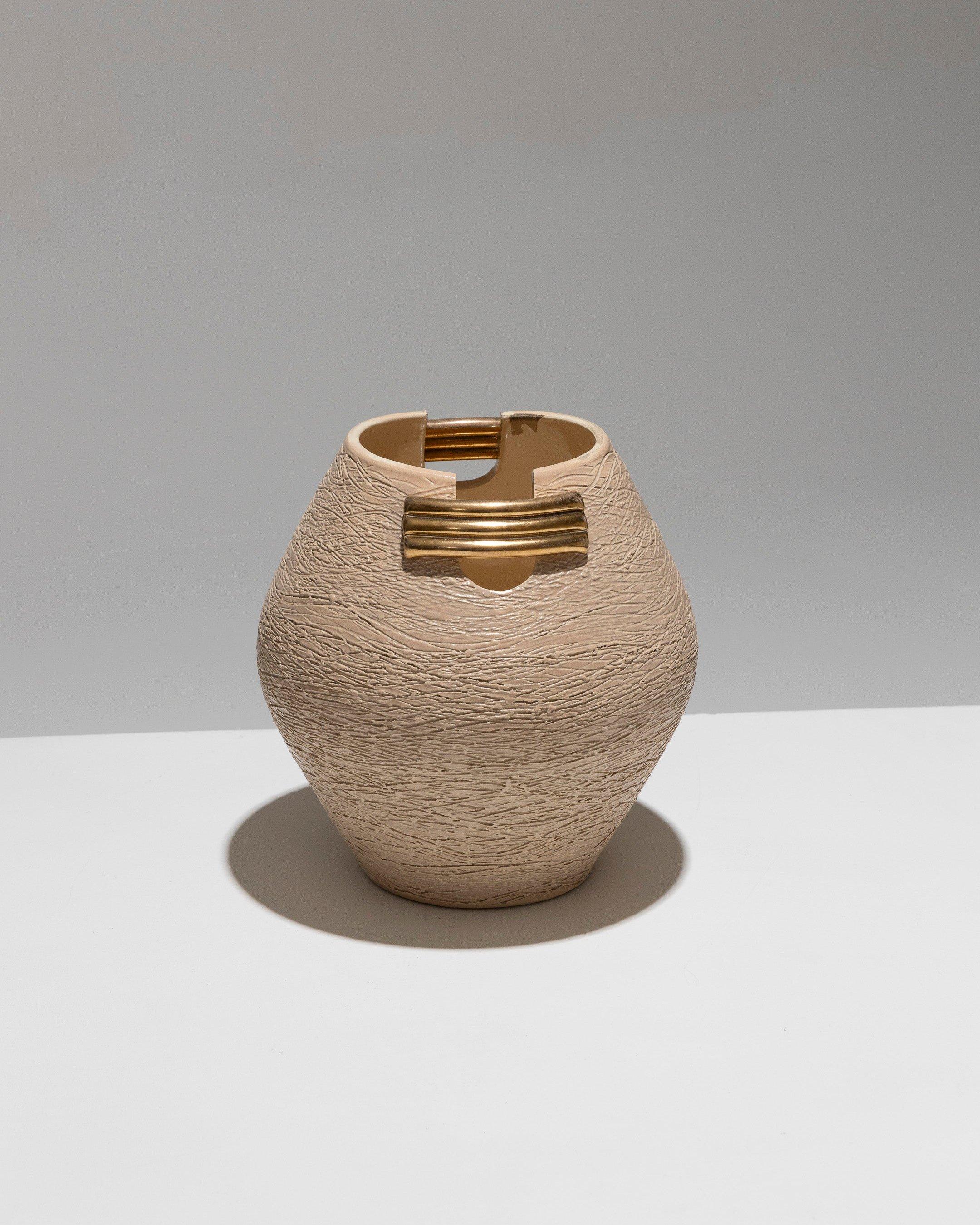 Mid-Century Modern Vase en faïence texturé ovoïde, années 1940 en vente