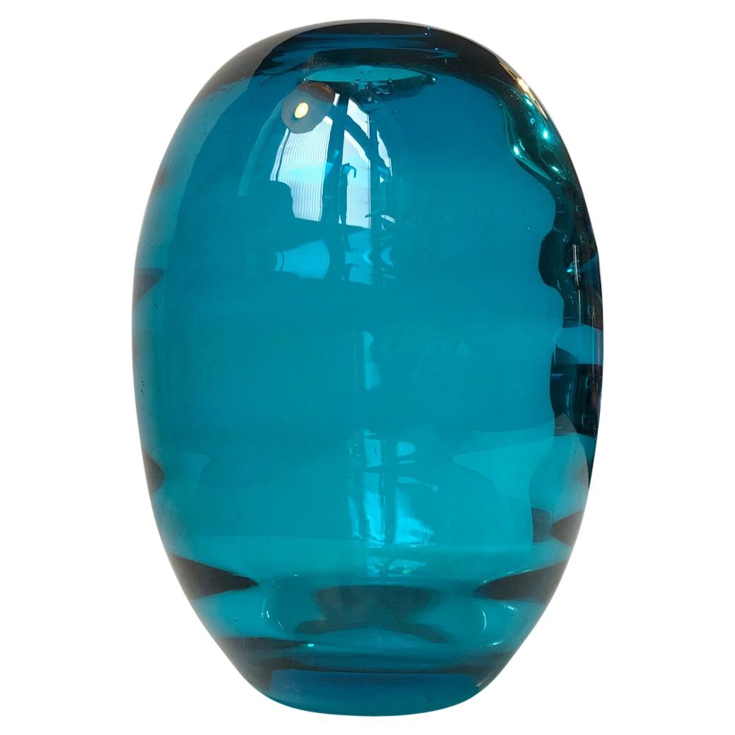 Vase en verre ovoïde turquoise avec rayures optiques par Holmegaard, années 1950