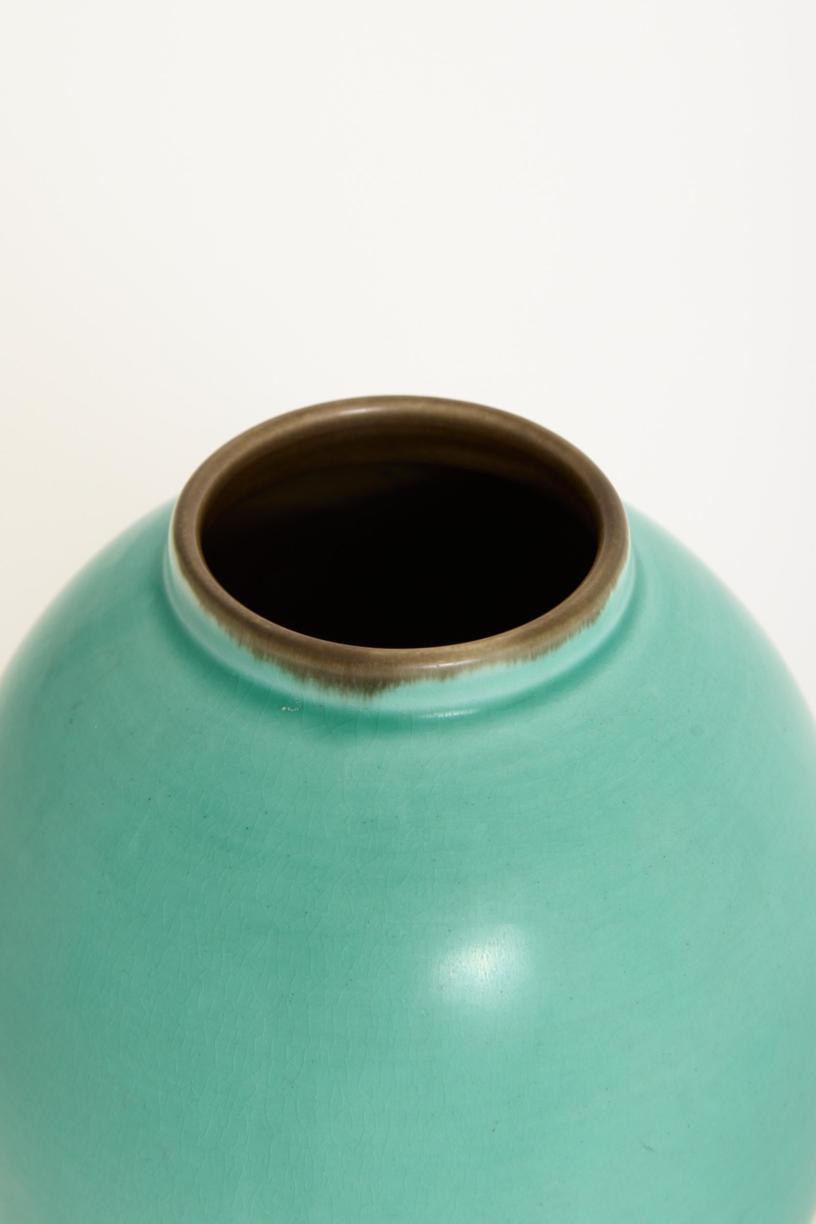 Ovoid Vase by Alumina In Good Condition For Sale In London, GB