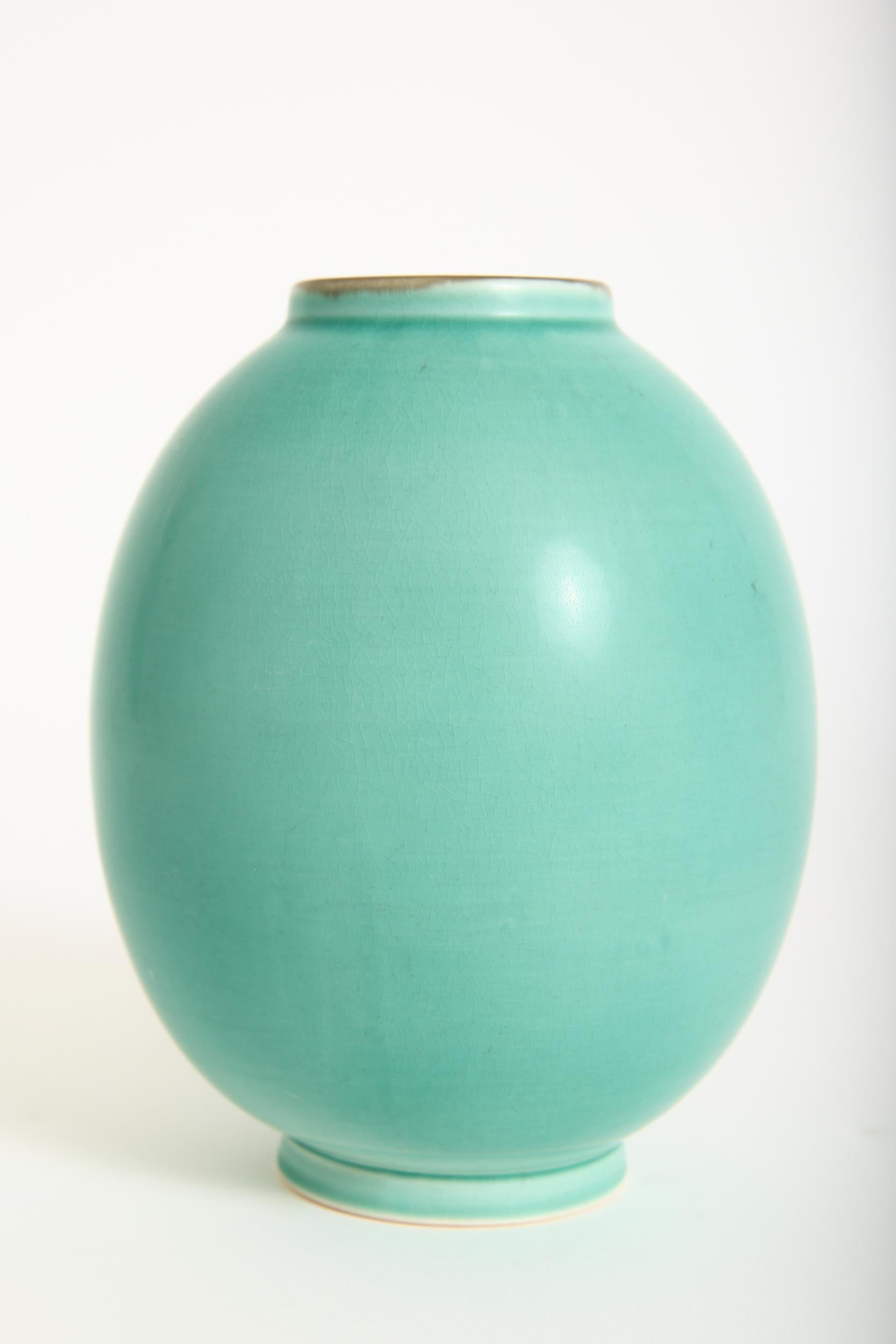 Ovoid Vase by Alumina For Sale 1