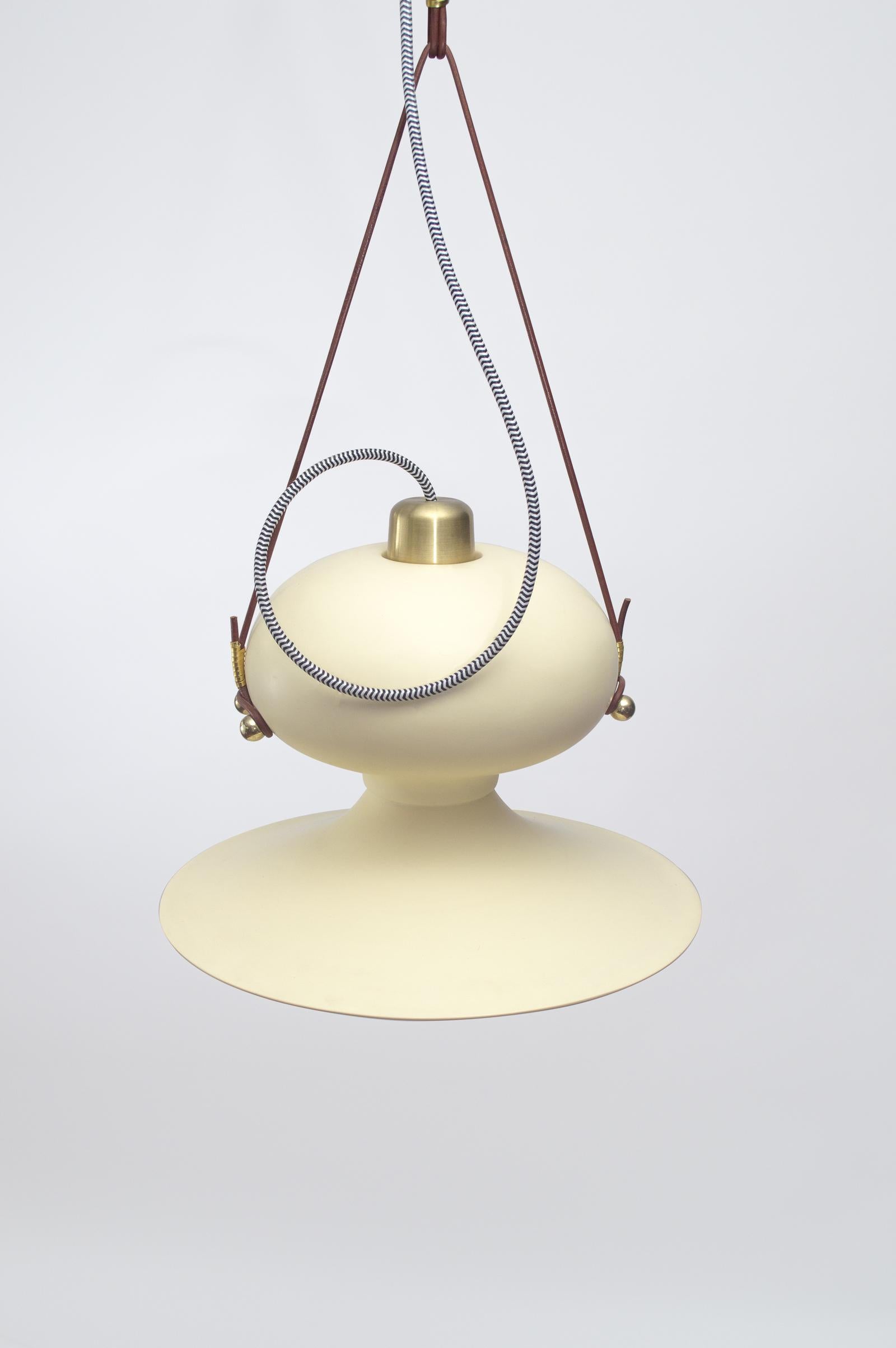 Ovoide n.° 3 is a hanging light, the result of the geometric and material exploration found in ACOOCOORO's signature lighting pieces, combining and playing with the voluminous and the soft, the futuristic and the
nostalgic. The resin pendant hangs