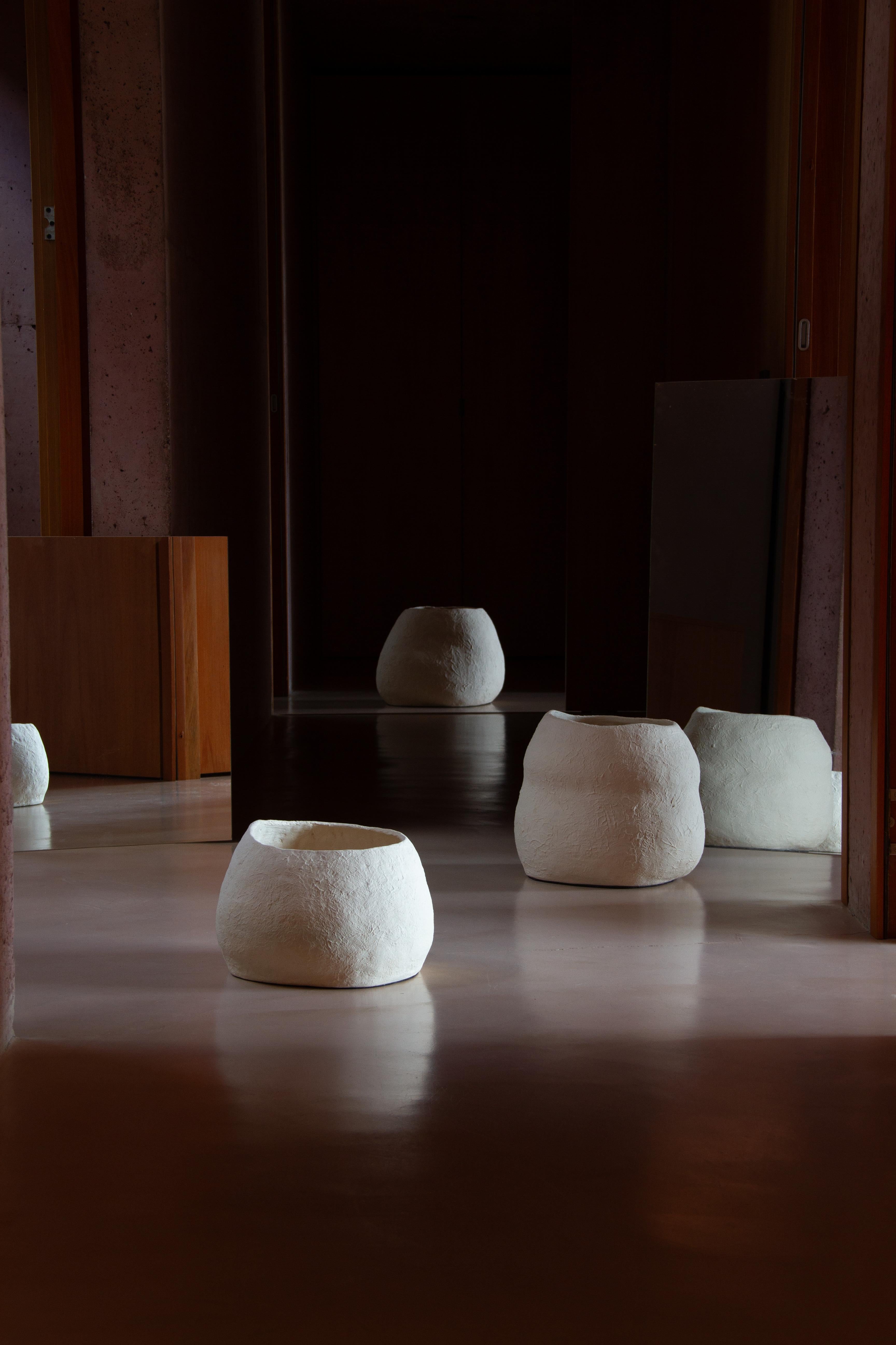 Vaso Ovos No. 3 in gres bianco di Studio Cupla in vendita 3