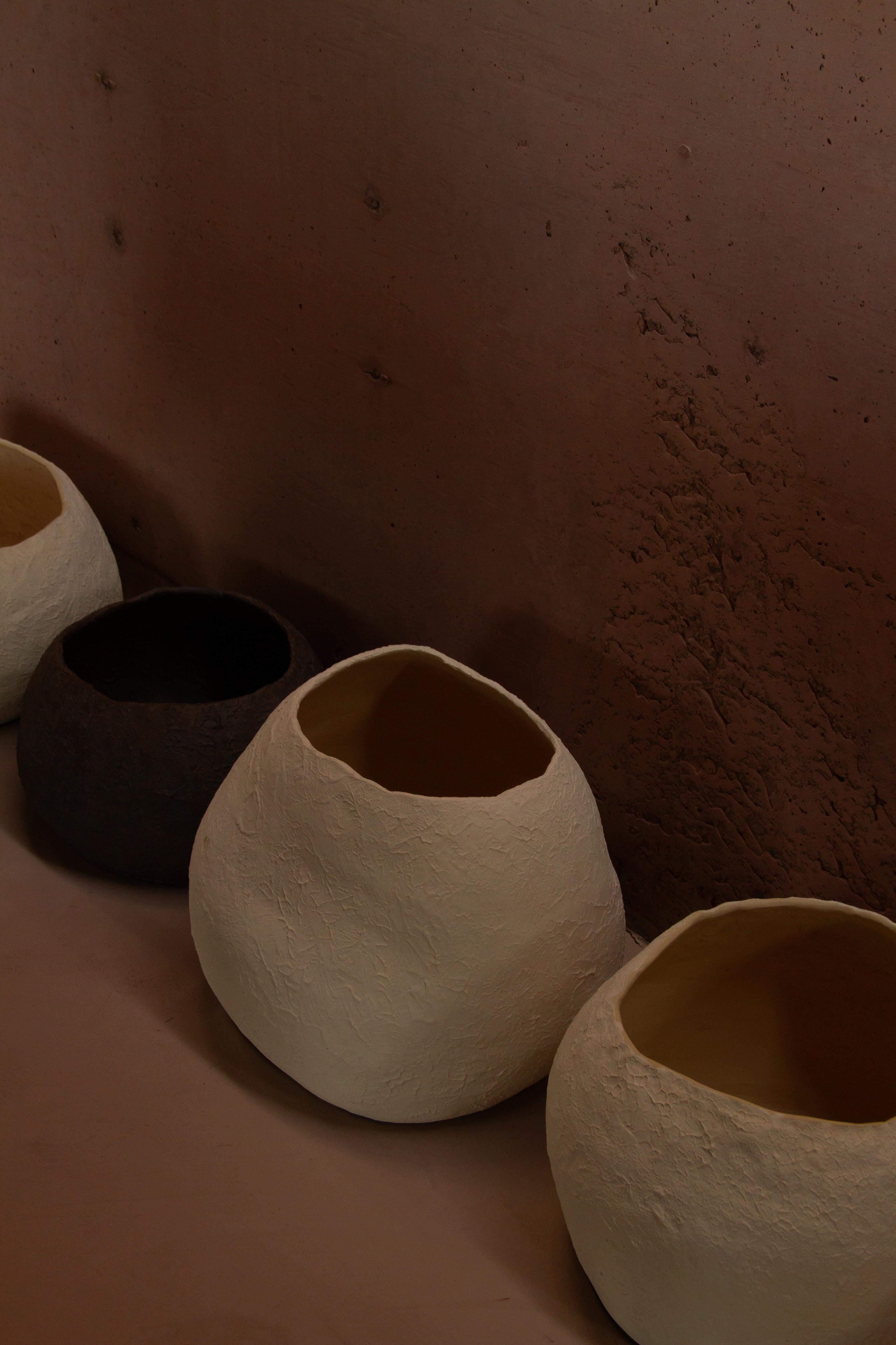 Vaso Ovos No. 3 in gres bianco di Studio Cupla in vendita 8