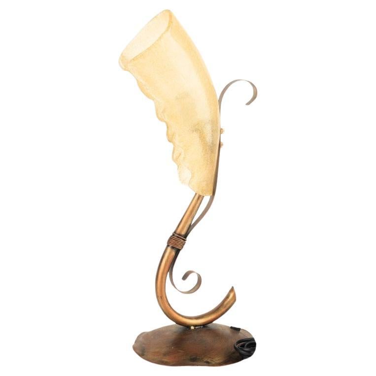 Lampe de table Ovular en verre soufflé et cuivre en vente