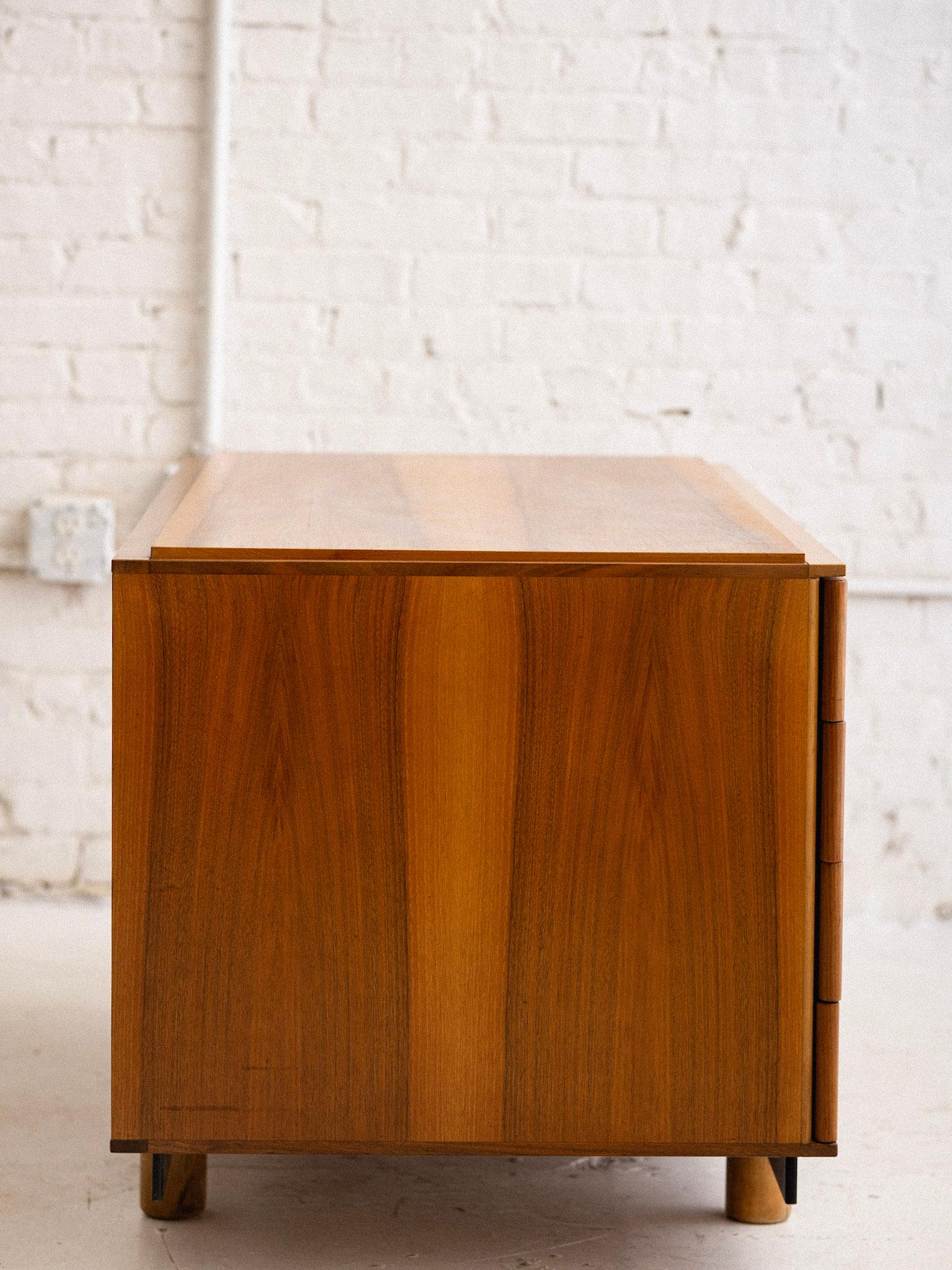 ‘Ovunque 807’ Modular 8 Drawer Sideboard by Gianfranco Frattini for Bernini In Good Condition For Sale In Brooklyn, NY