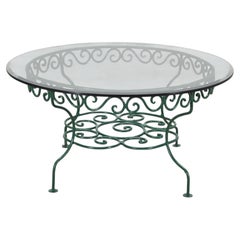 O.W. Table de jardin Lee de style « American Regency », en fer forgé et verre, avec motifs en volutes