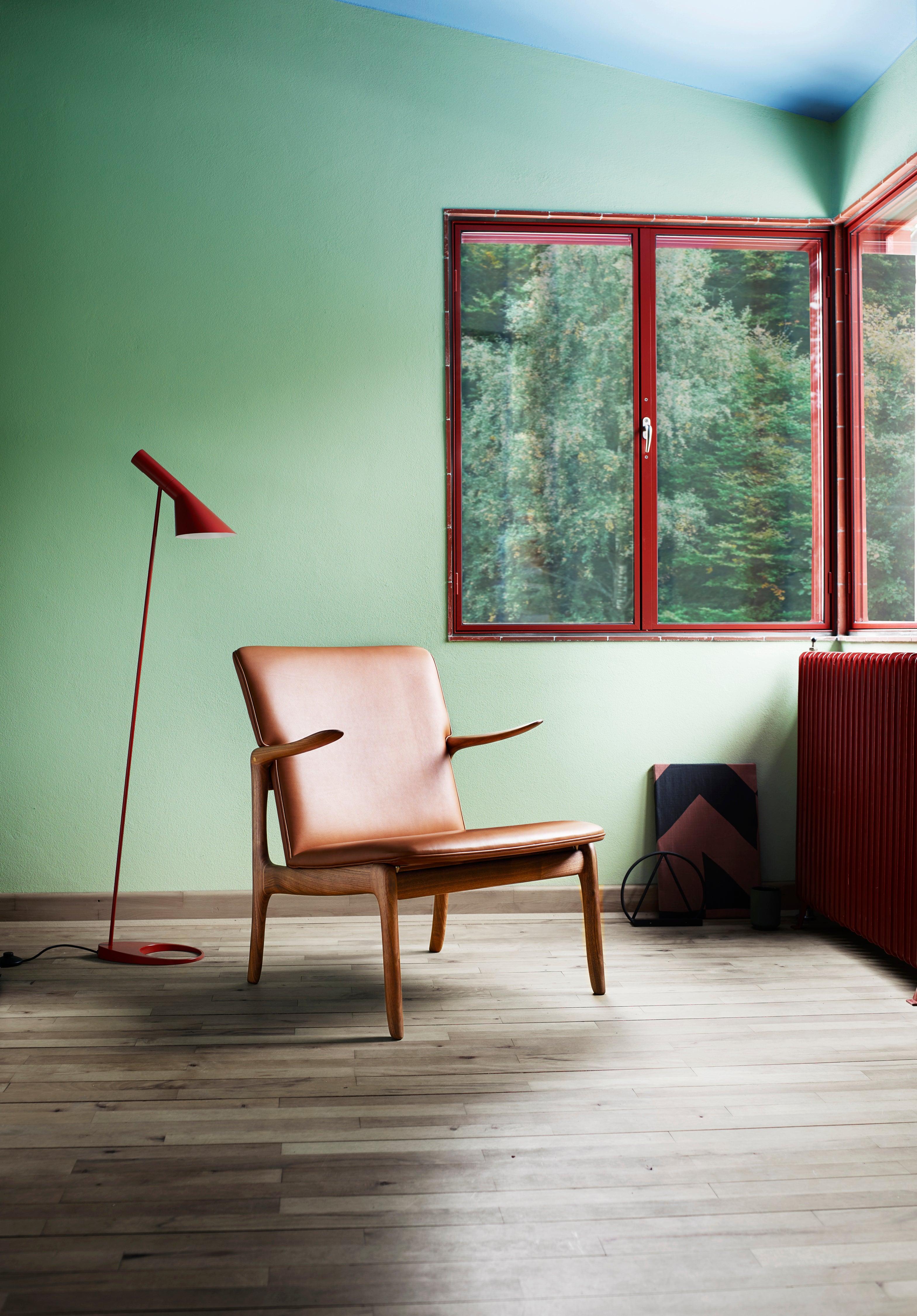 Oiled OW124 Beak Chair in Walnut Oil with Thor 377 Leather by Ole Wanscher