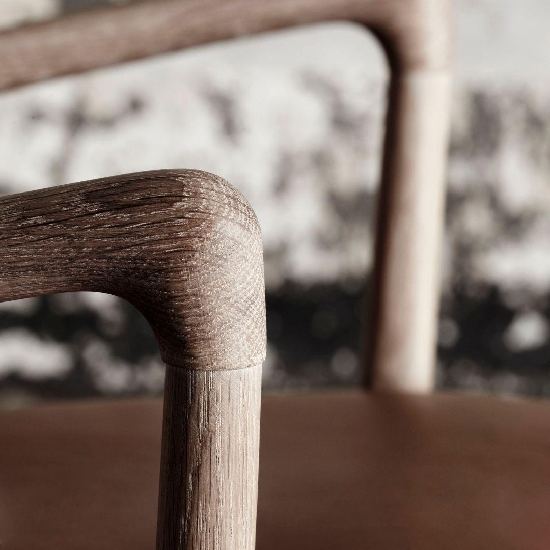 Stuhl „OW149 Colonial“ aus Nussbaumholz, schwarzem Leder und Öl für Carl Hansen & Son (21. Jahrhundert und zeitgenössisch) im Angebot