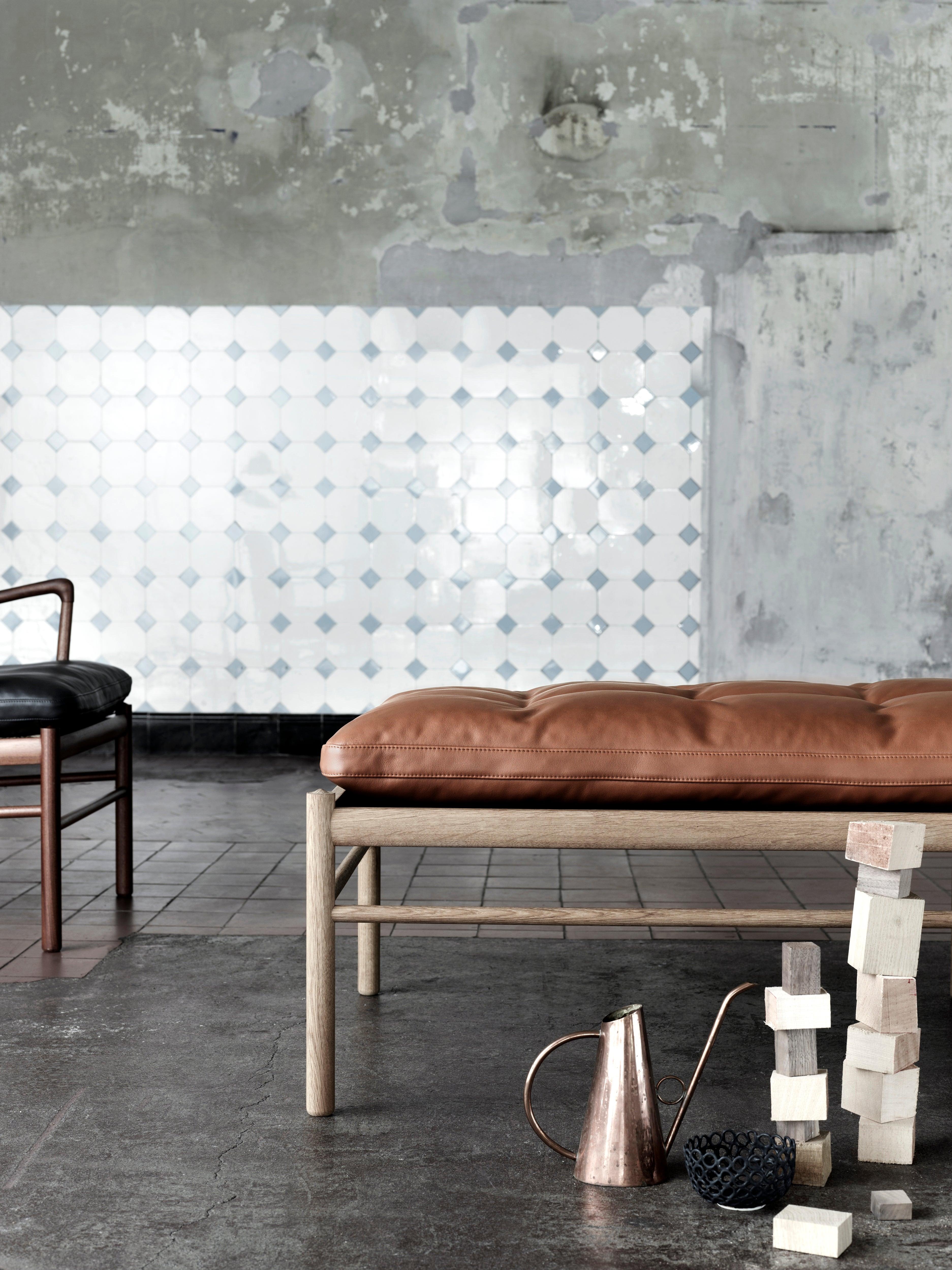 Danish OW150 Colonial Daybed in Oiled Oak with Sif 95 Leather Cushion by Ole Wanscher