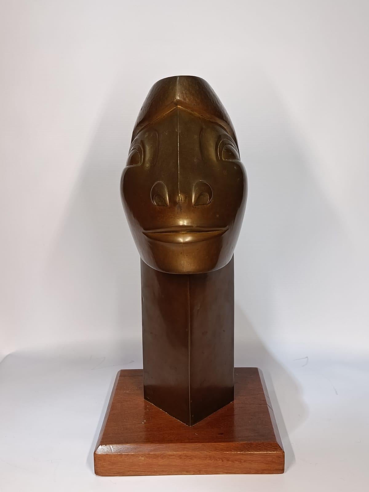 Owaldo Guayasamin bronze sculpture
Bronze sculpture of a woman's head
The sculpture is in excellent condition, as seen in the photo.
A single piece of bronze brass work
It has its original wooden base
Origin: Ecuador, circa 1960
Signed: Guayasamin
