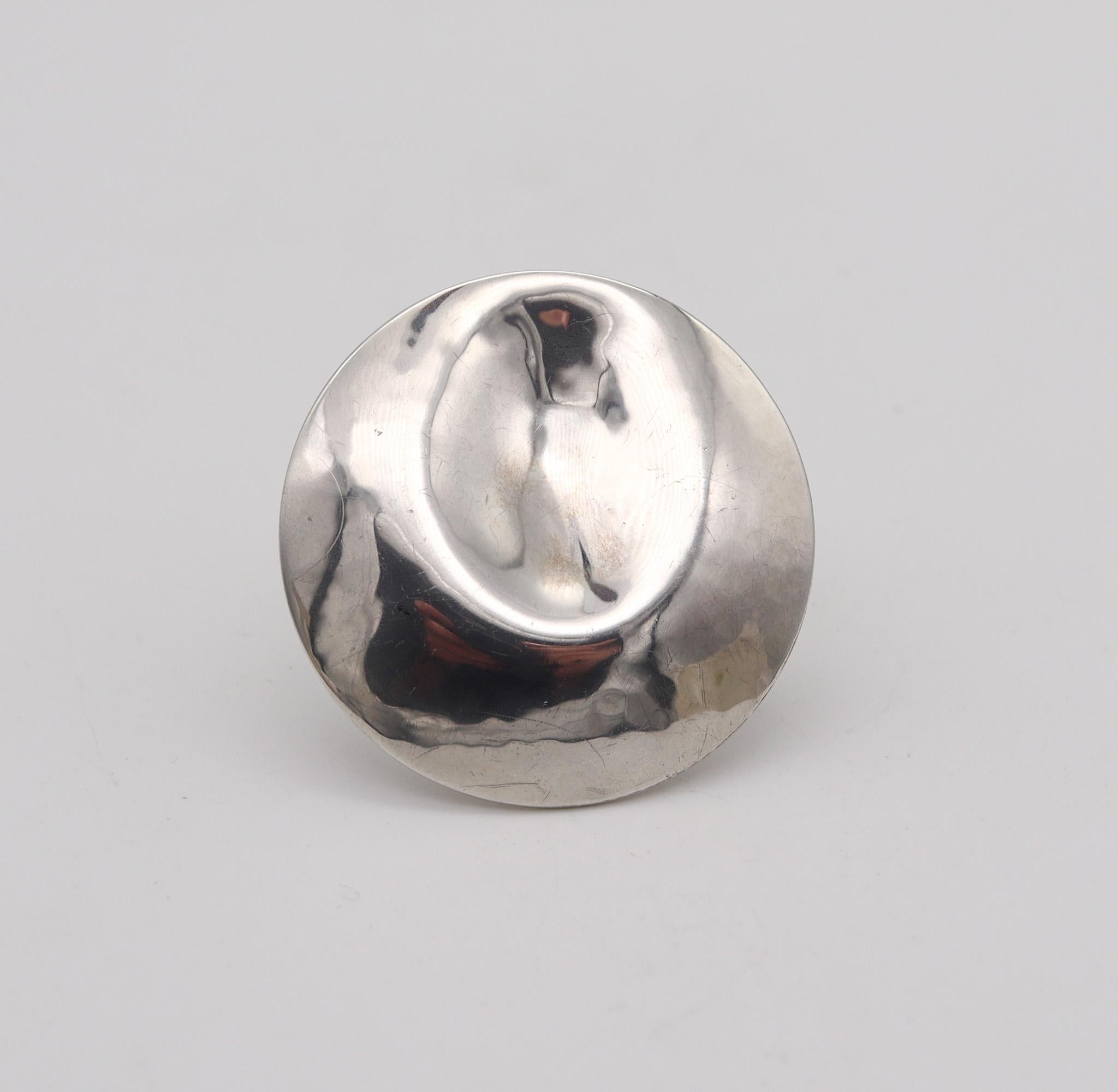 Modernist ring designed by Owe Johansson.

Fabulous modernist ring, created in Finland by the artist silversmith Owe Johansson, back in the 1970. This ring has been crafted as a large dome with an depressed thumbmark circle in solid .925/.999
