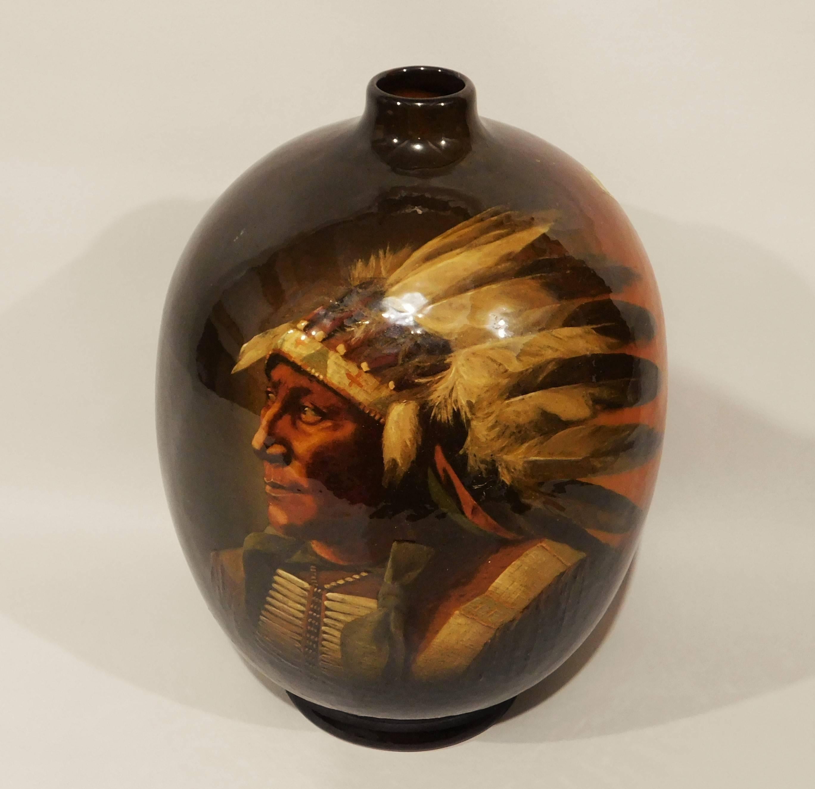 XIXe siècle Vase utopique Owens Pottery amérindien Sioux Chief Bear Cora McCandless en vente